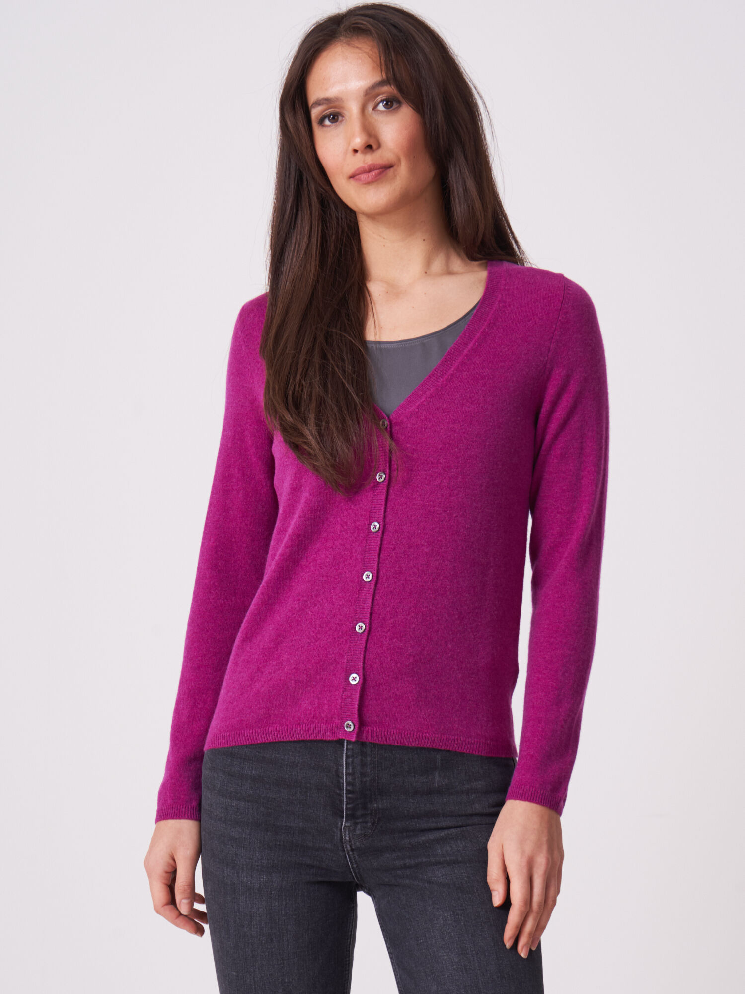 REPEAT cashmere Basic fijngebreid vest met V-hals van biologisch cashmere