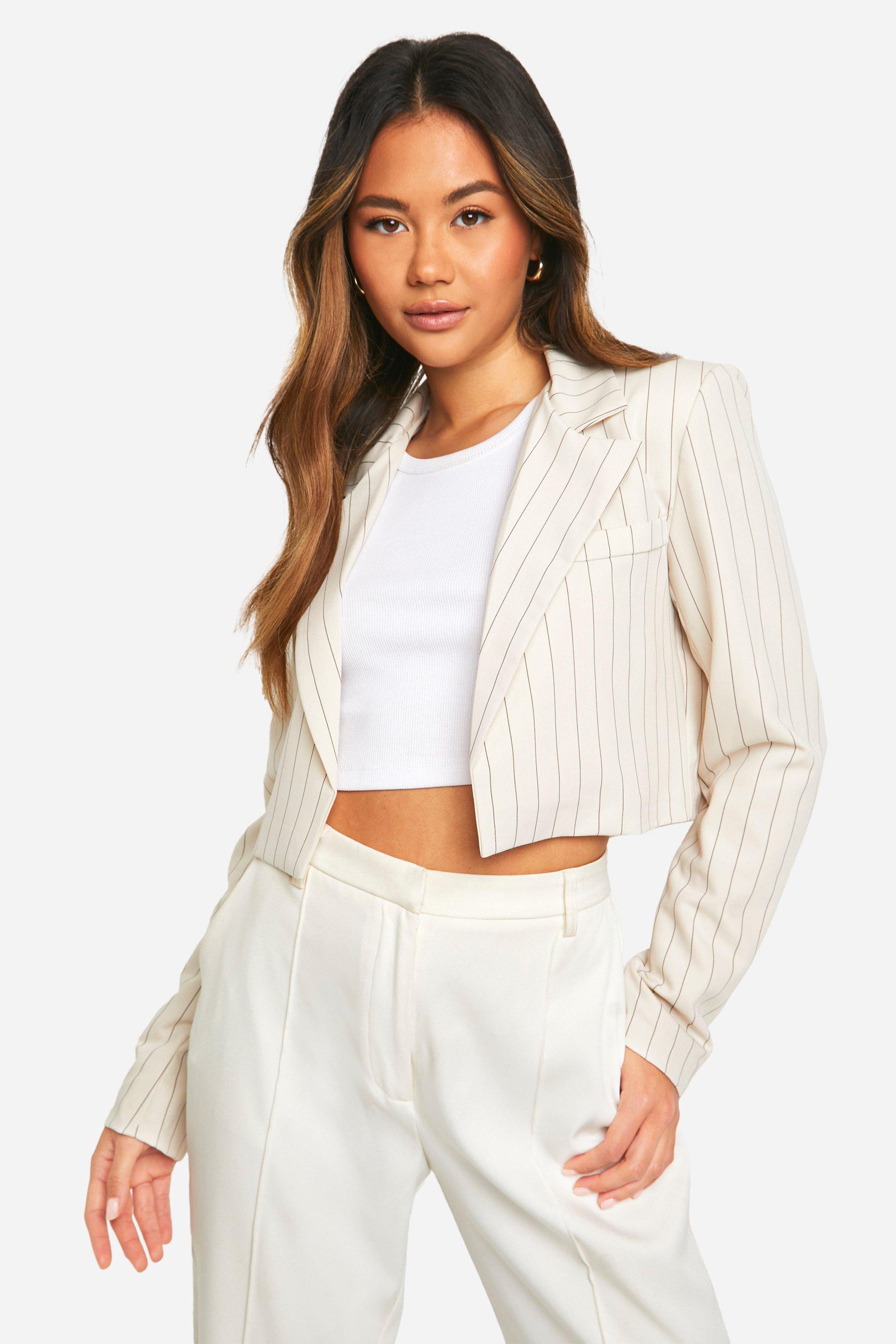 Boohoo Korte Getailleerde Blazer Met Krijtstrepen, Laag Decolleté En Reverskraag, Stone
