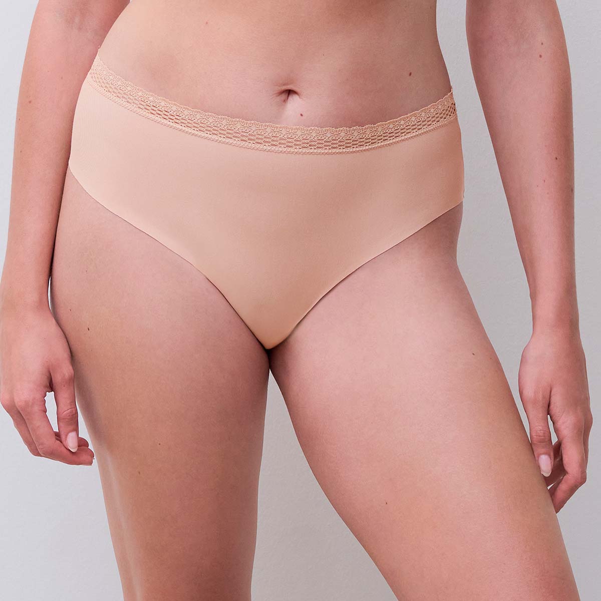 Chantelle Cozy Chic midi slip, nude