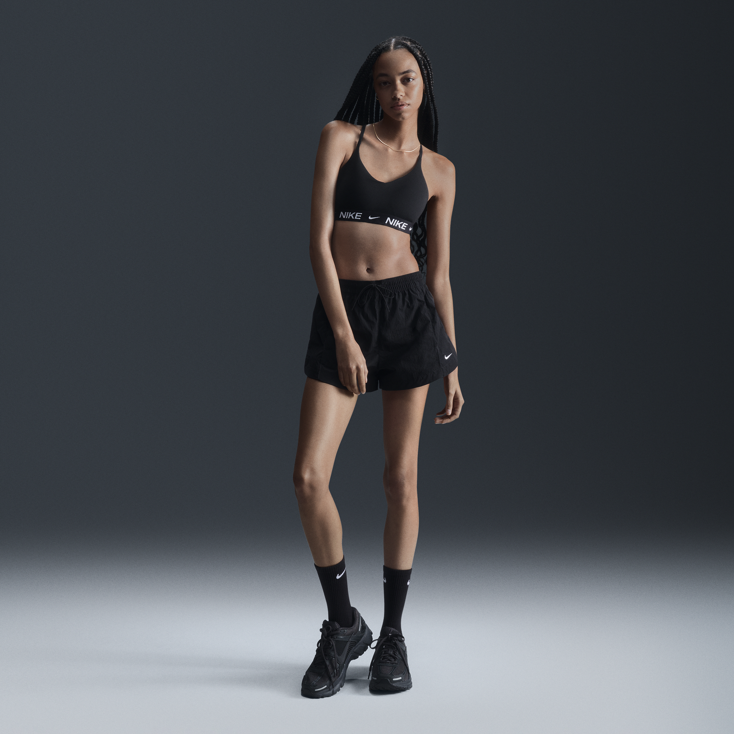 Nike Windrunner geweven damesshorts met halfhoge taille (5 cm) - Zwart