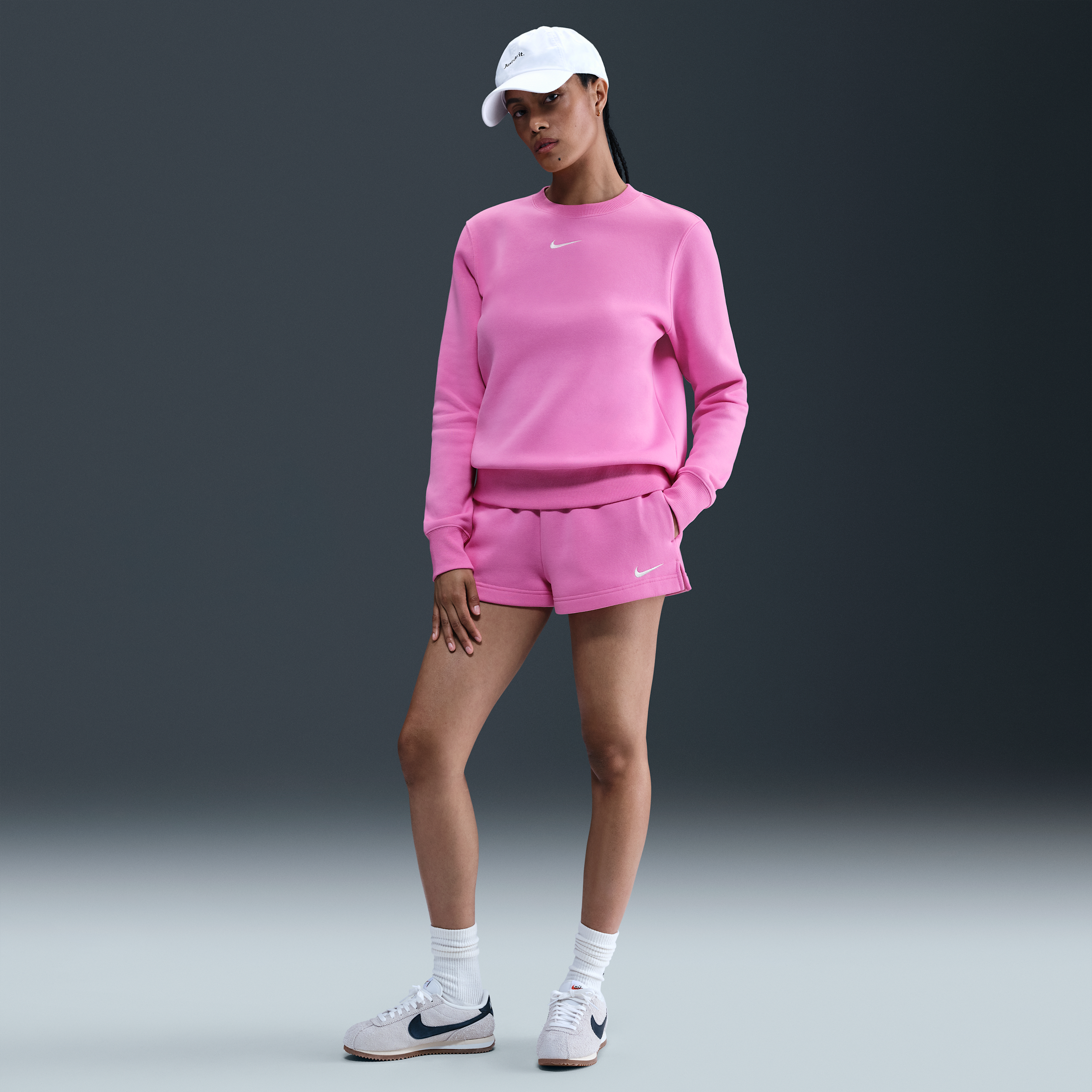 Nike Sportswear Phoenix Fleece damesshorts met halfhoge taille (5 cm) - Roze