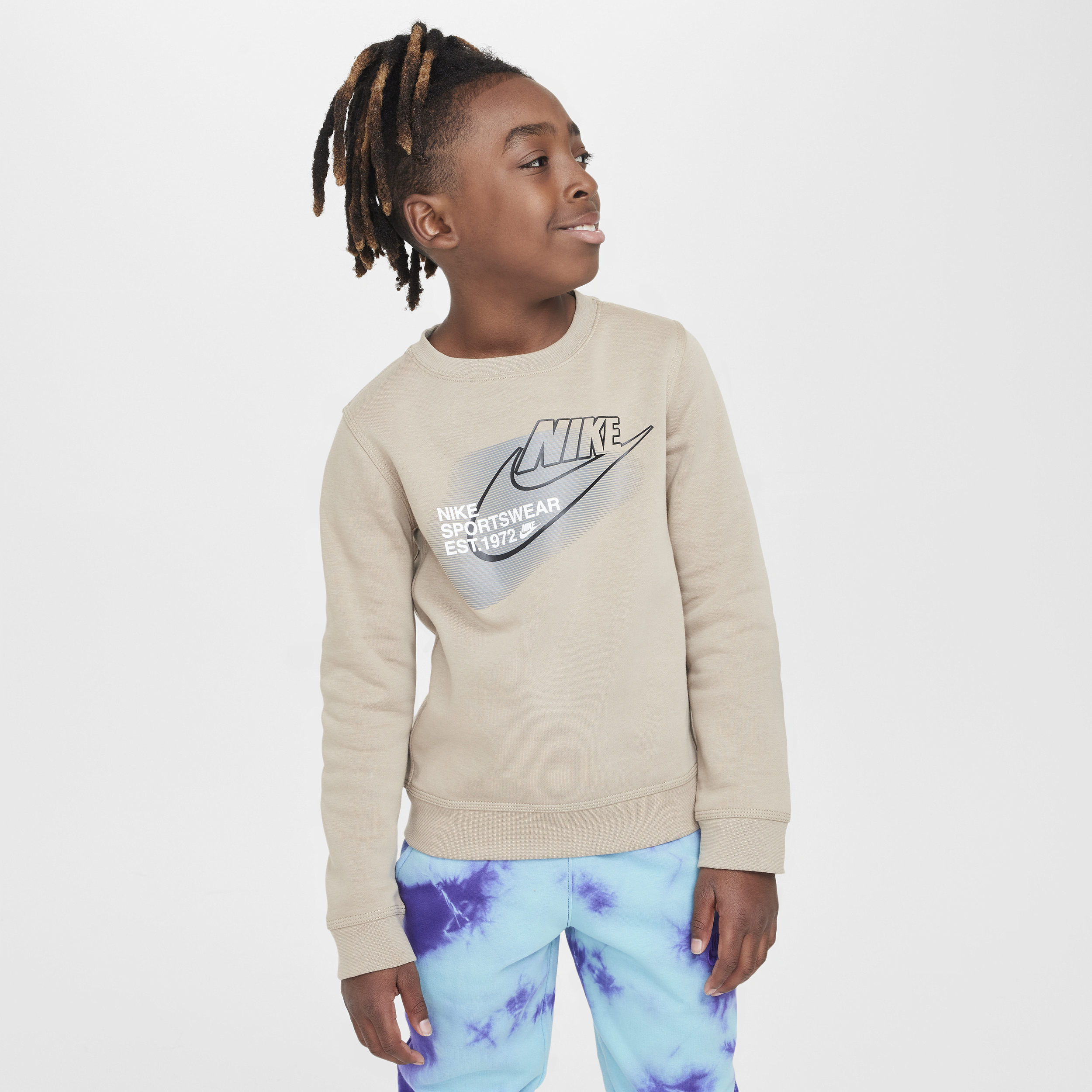 Nike Sportswear Standard Issue sweatshirt met ronde hals voor jongens - Bruin