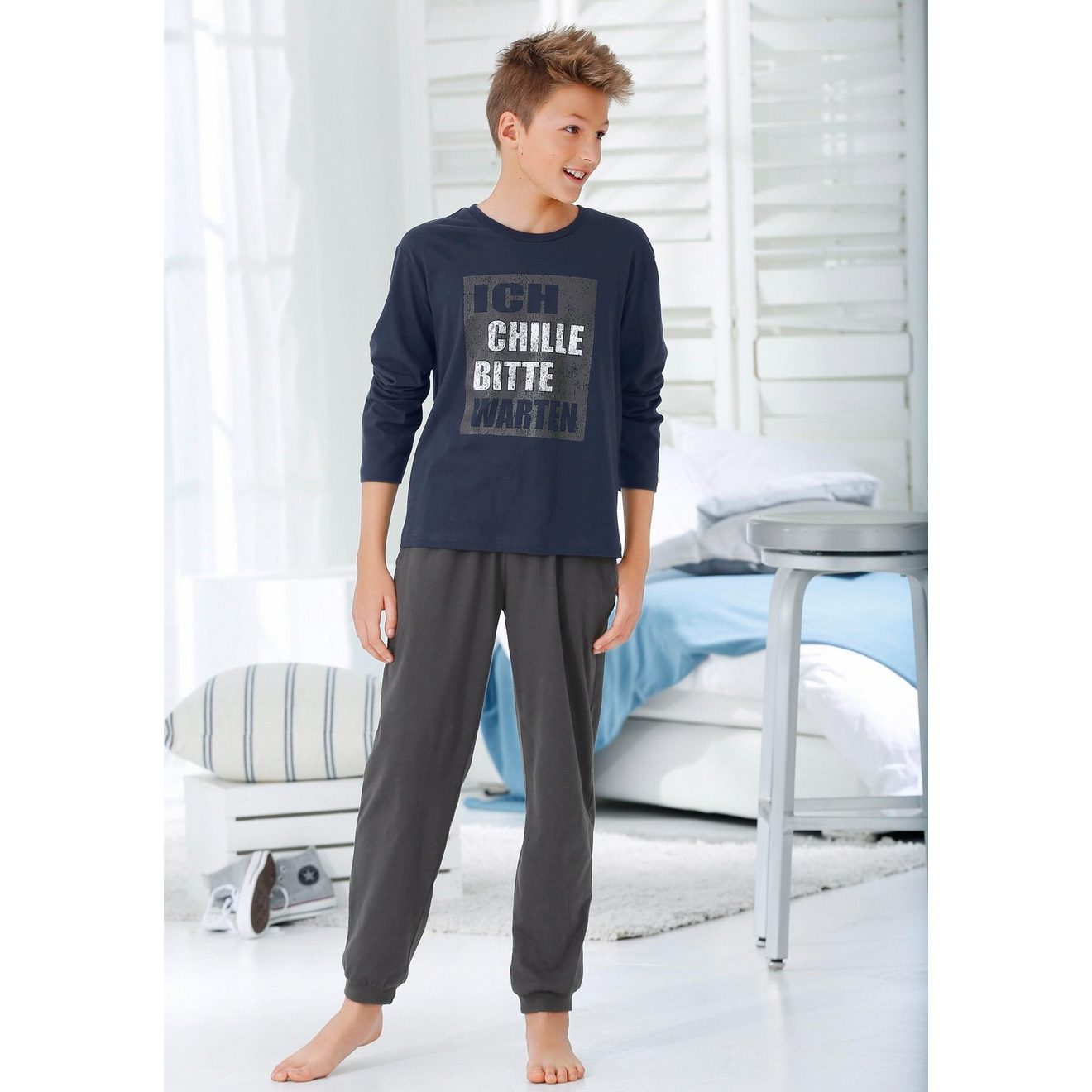 AUTHENTIC LE JOGGER Pyjama Pyjama met spreuk Ik chill, wacht even (2-delig, 1 stuk)