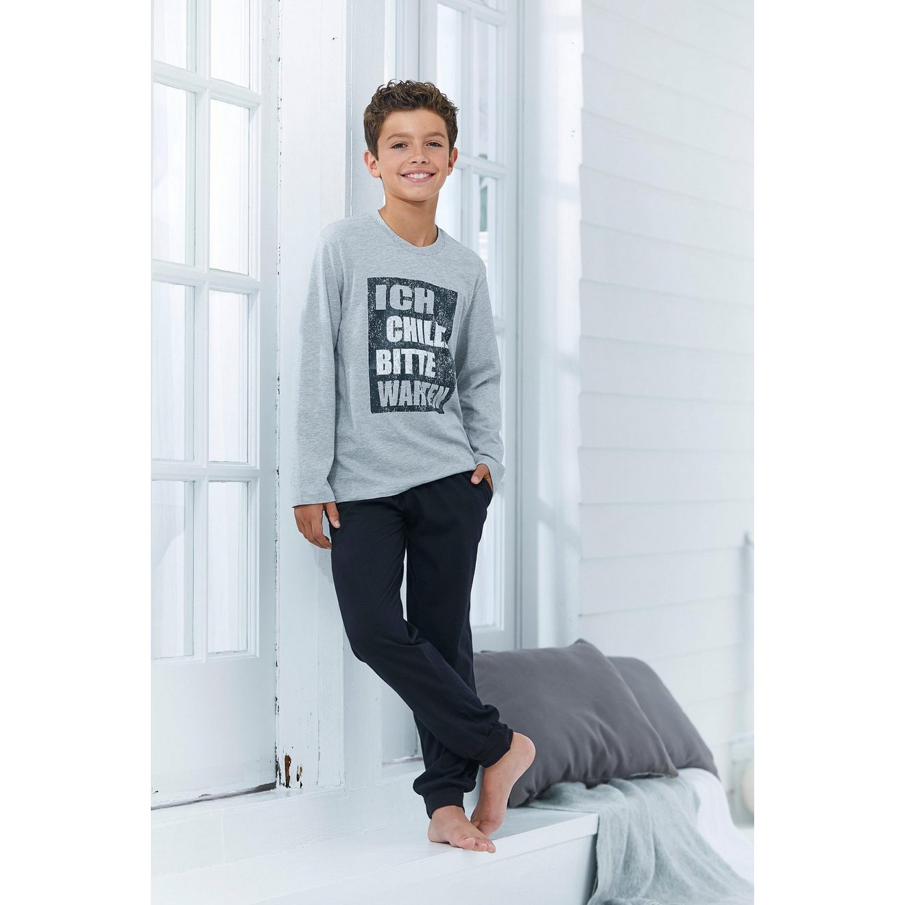 AUTHENTIC LE JOGGER Pyjama Pyjama met spreuk Ik chill, wacht even (2-delig, 1 stuk)