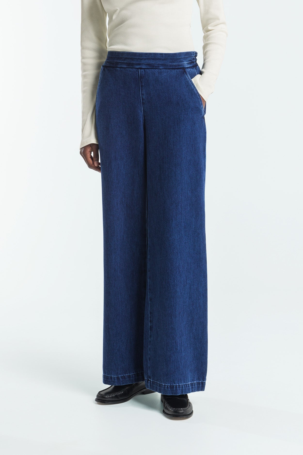 Kings Of Indigo Damen vegan Jeans Rayne Alex Getragen Dunkelblau