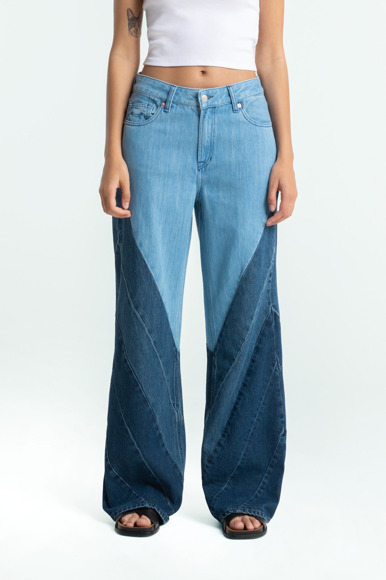 Kings Of Indigo Damen vegan Jeans Tiy Paneling Blau