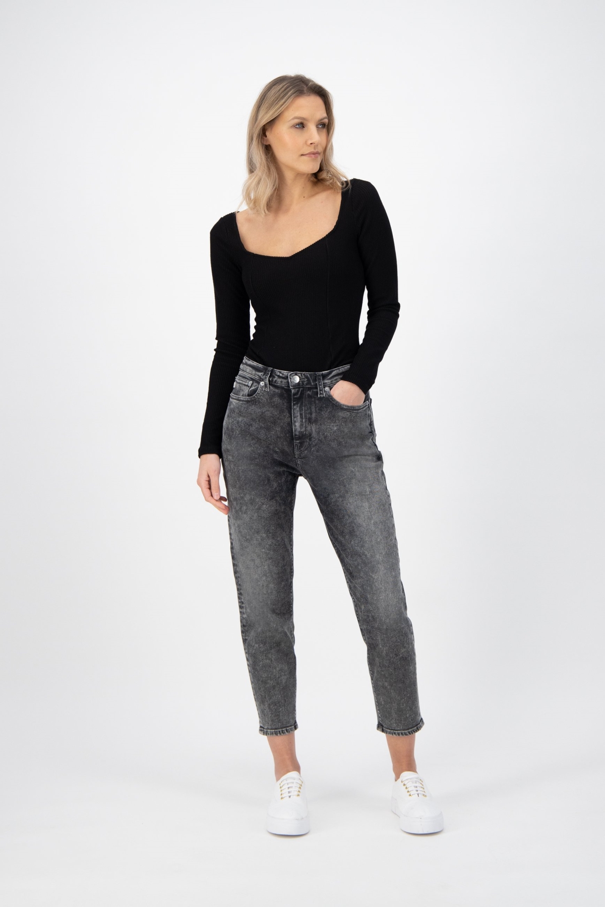 MUD Jeans Damen vegan Mom Jeans Stretch Tapered Heavy Stone Schwarz