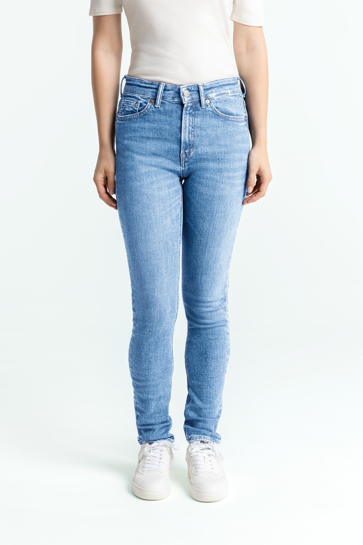 Kings Of Indigo Damen vegan Jeans Juno Medium Journey Used Light