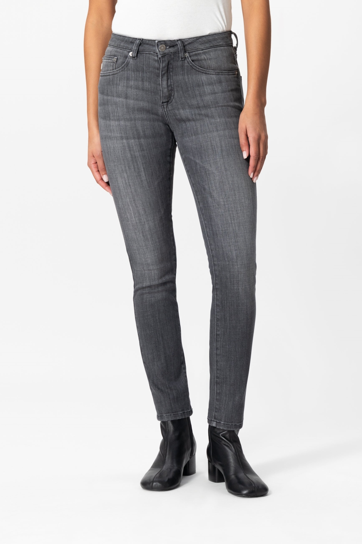 MUD Jeans Damen vegan Straight Jeans Faye Authentic Schwarz