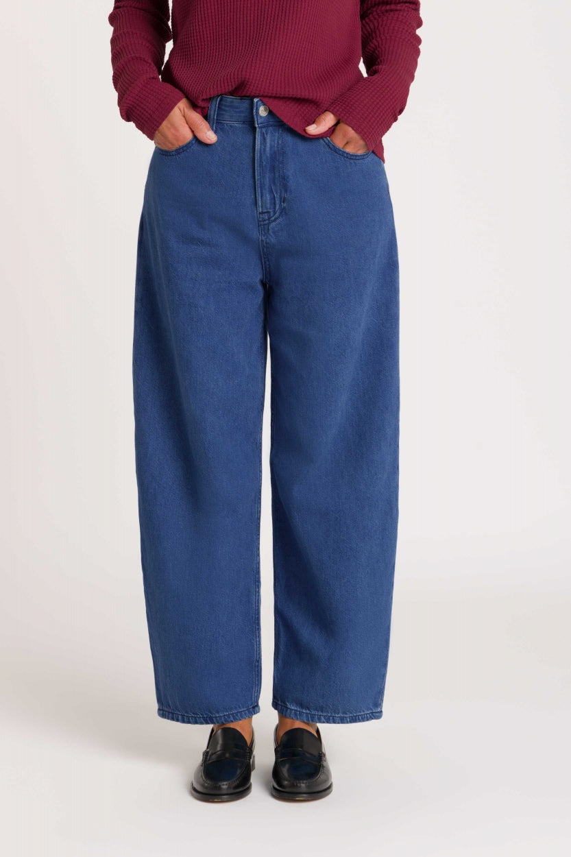Kings Of Indigo Damen vegan Jeans Unisex Leila Quennell Mid Used Dunkelblau