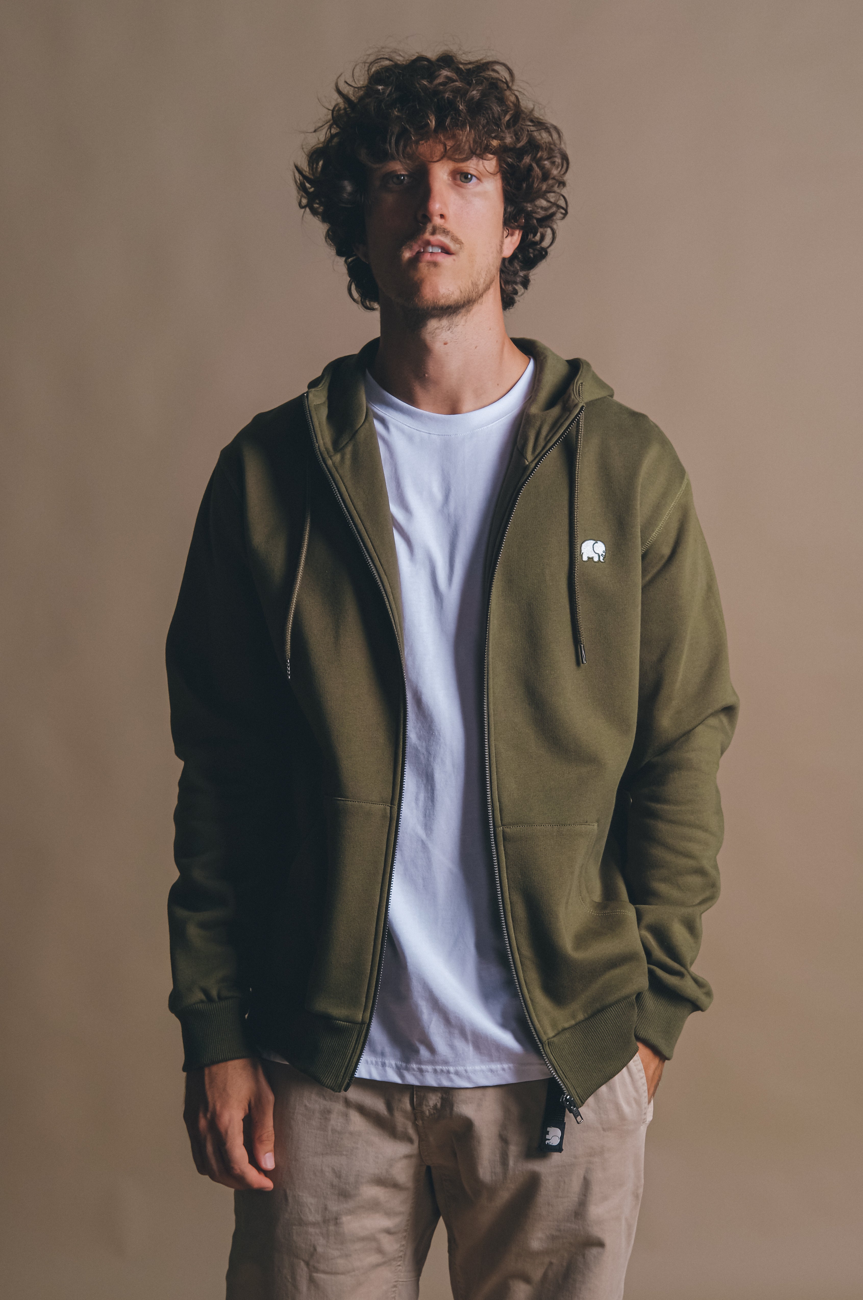 Trendsplant Herren vegan Zip Hoodie Essential Dark Olive