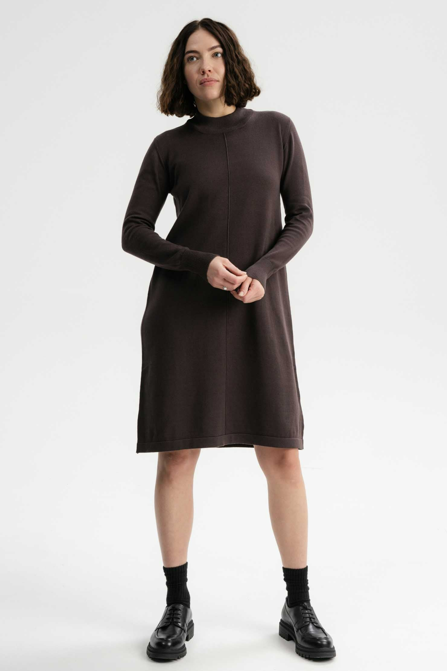 MELA Damen vegan Kleid Feinstrick Basic Harleen Dunkelbraun