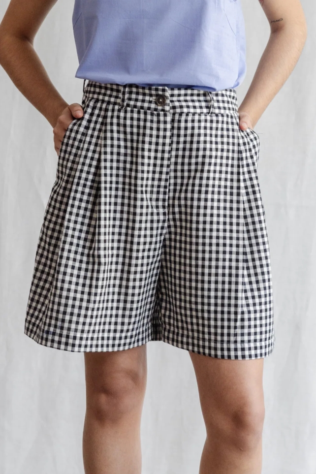 Jyoti Fair Works Damen vegan Shorts Kamala Checkered Schwarz & WeiÃŸ