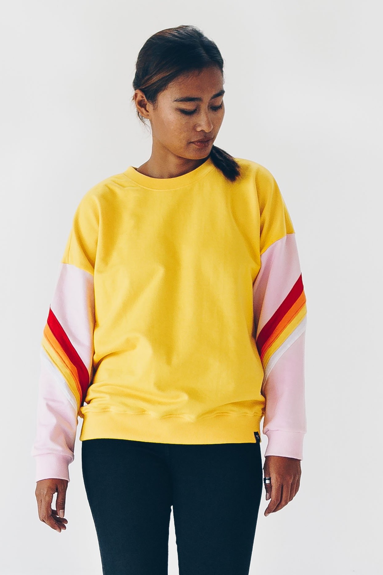 The Driftwood Tales Damen vegan Sweatshirt Loose Yellow Rainbow