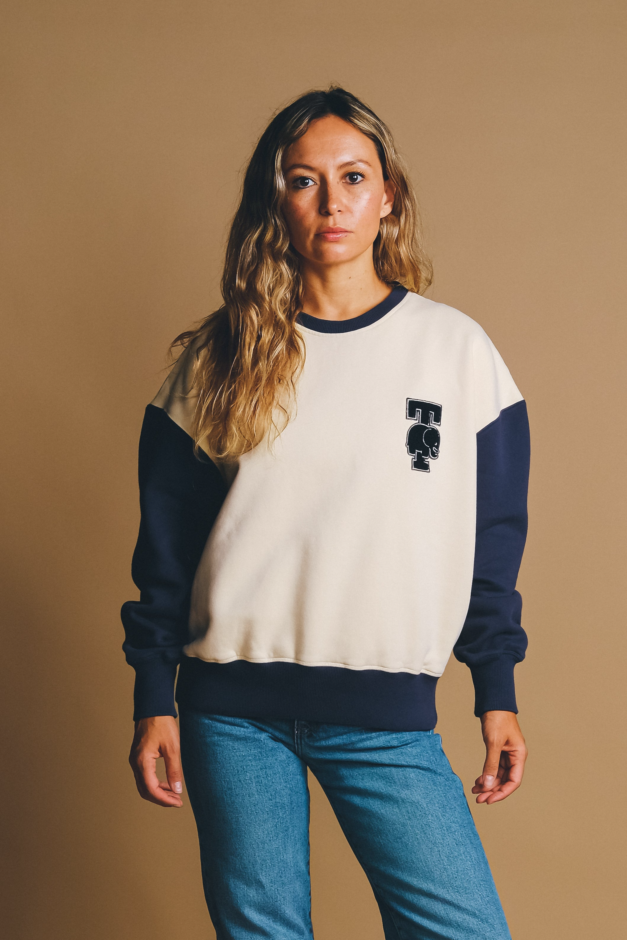 Trendsplant Damen vegan Sweatshirt Oversized Zeta College Creme & Marineblau