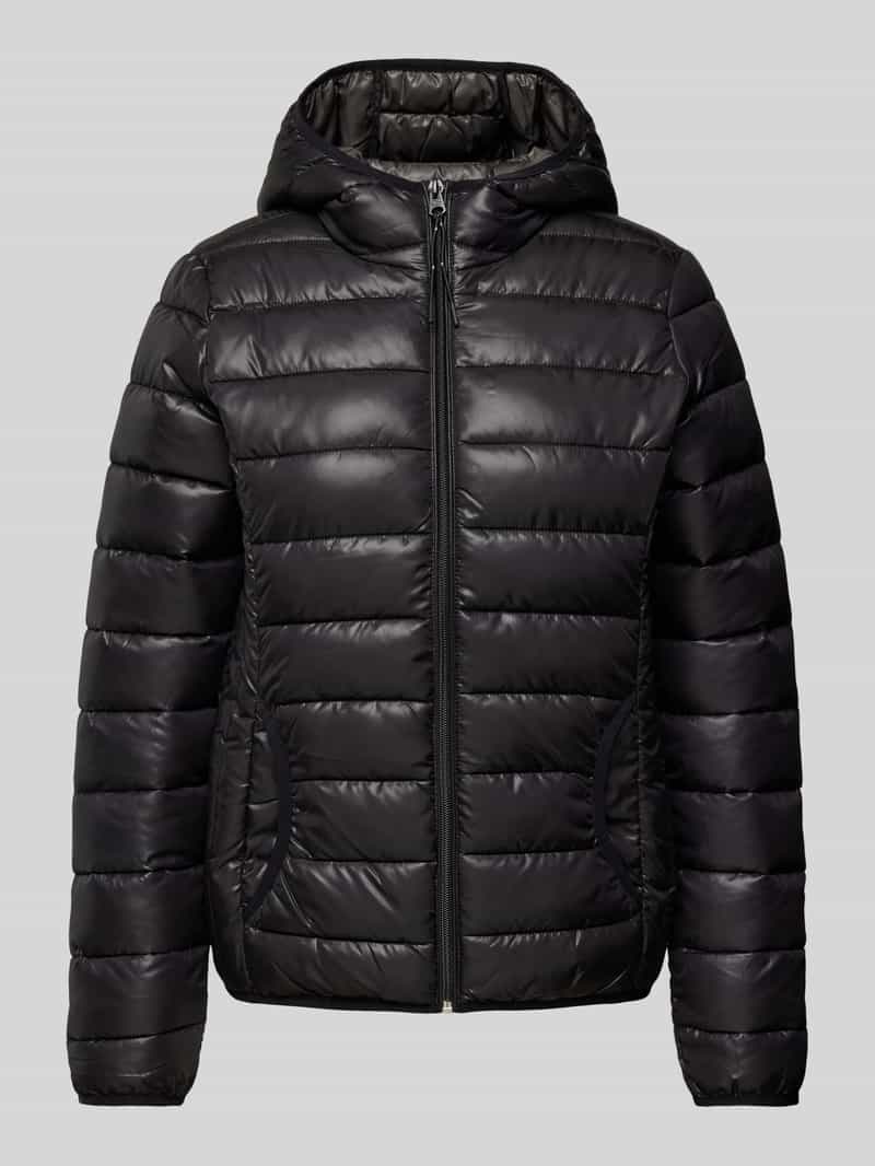 Q/S designed by Outdoorjack met een capuchon
