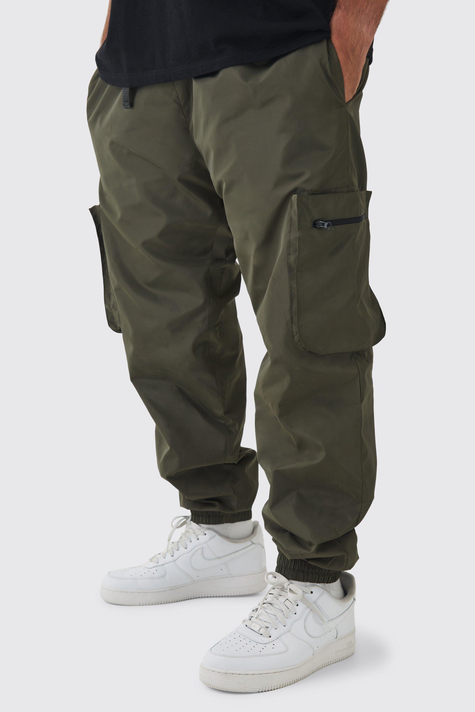Boohoo Plus Nylon Cargo Broek Met Zoom Detail In Charcoal, Khaki