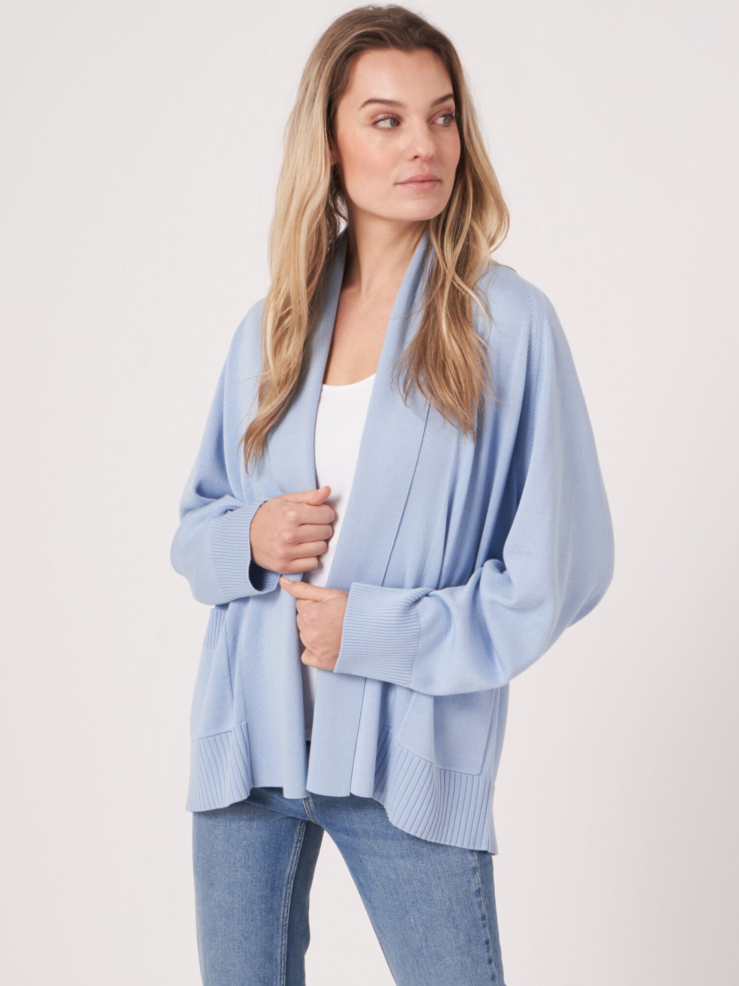 REPEAT cashmere Fijn gebreid vest van katoenmix met sjaalkraag en zakken