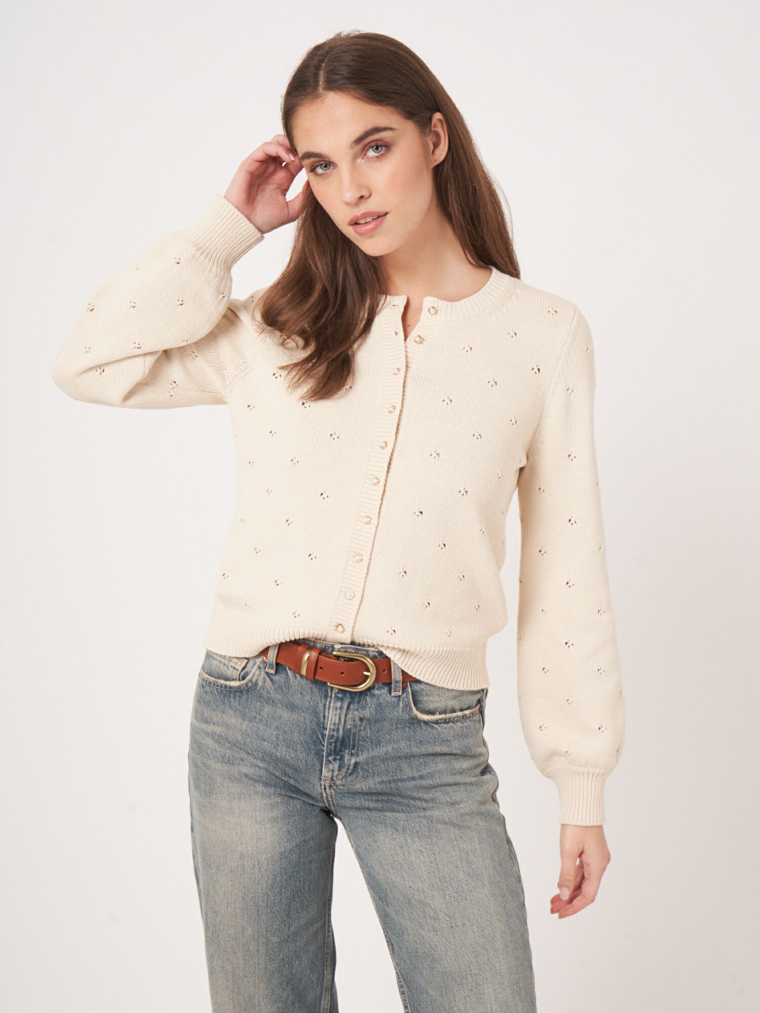 REPEAT cashmere Pointelle vest met parelknopen van zuiver katoen