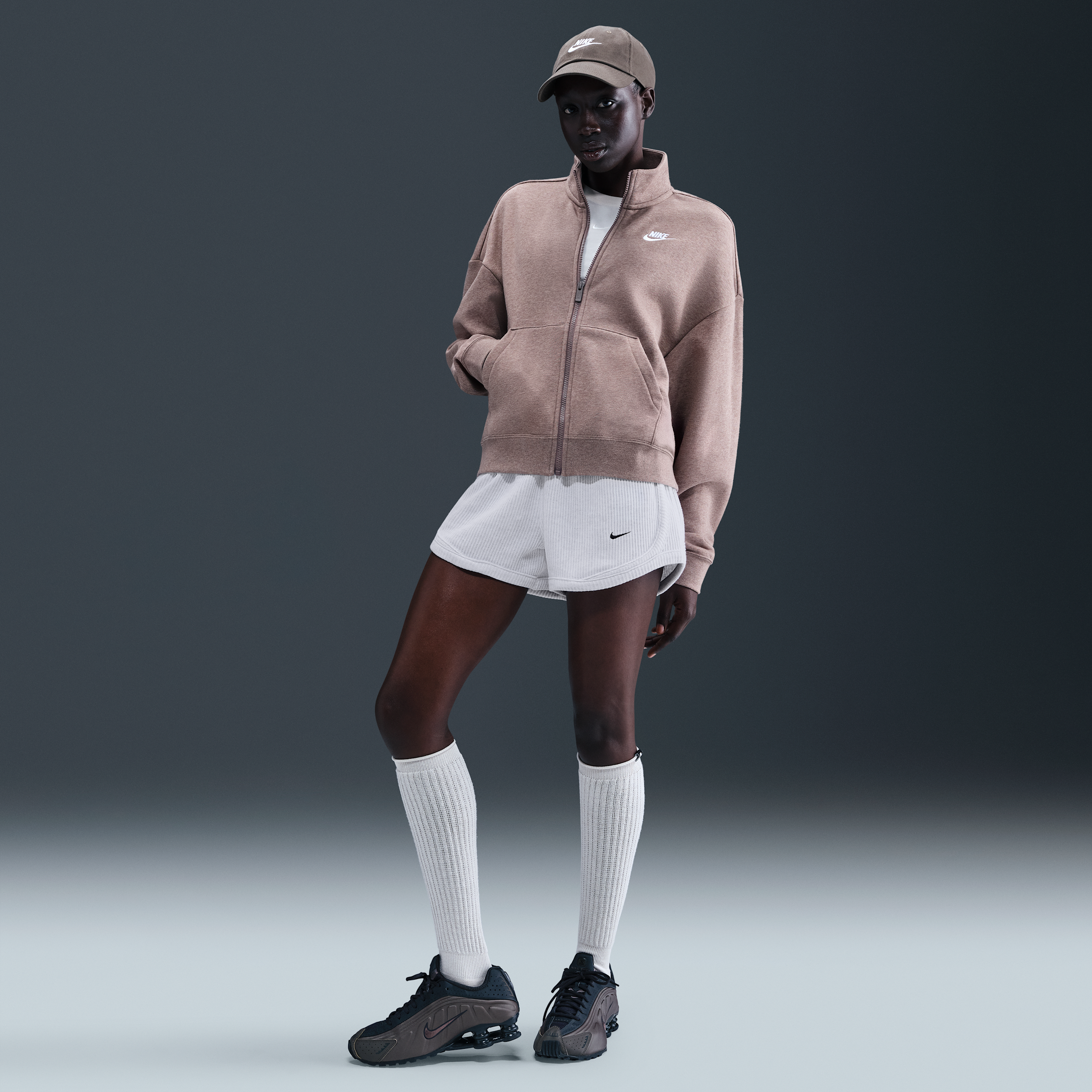 Nike Sportswear Chill Waffle damesshorts met halfhoge taille (8 cm) - Bruin