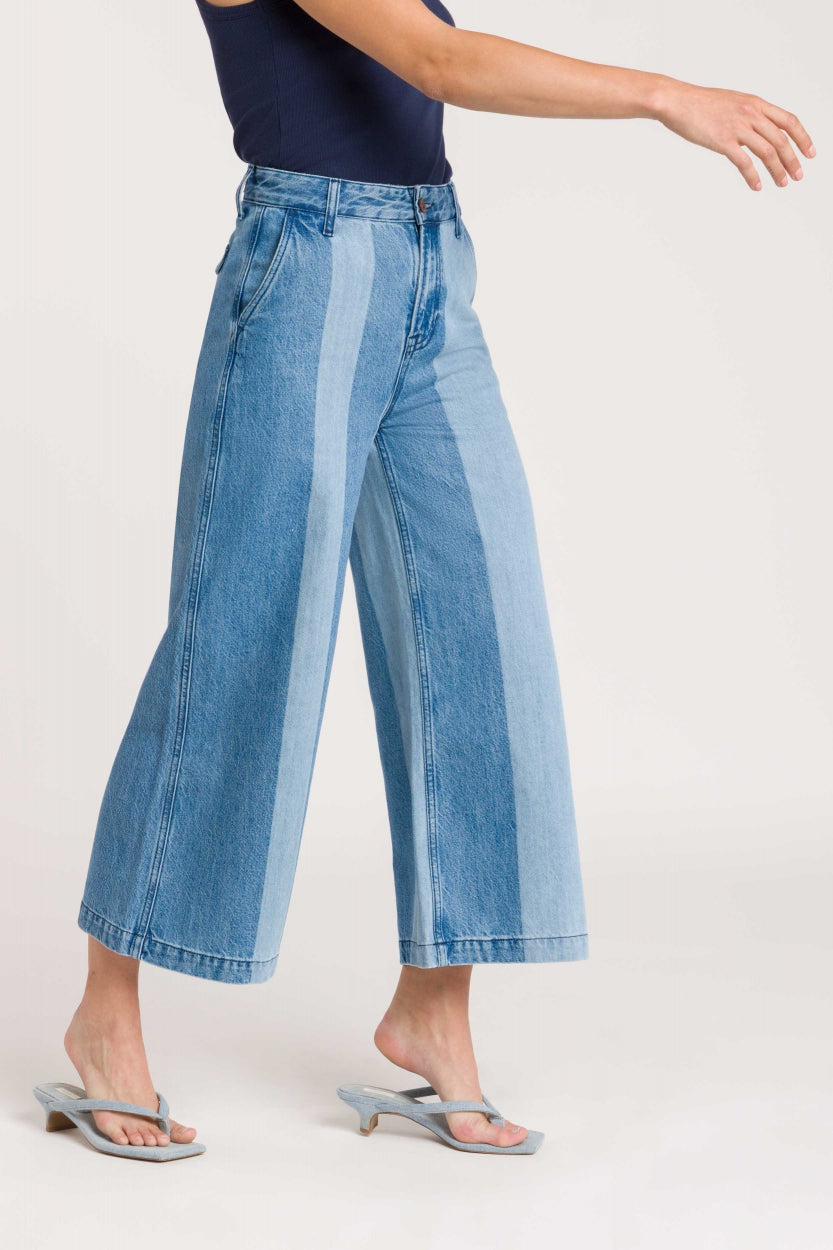 Kings Of Indigo Damen vegan Cropped Jeans Lilibet Blau Reef Panel