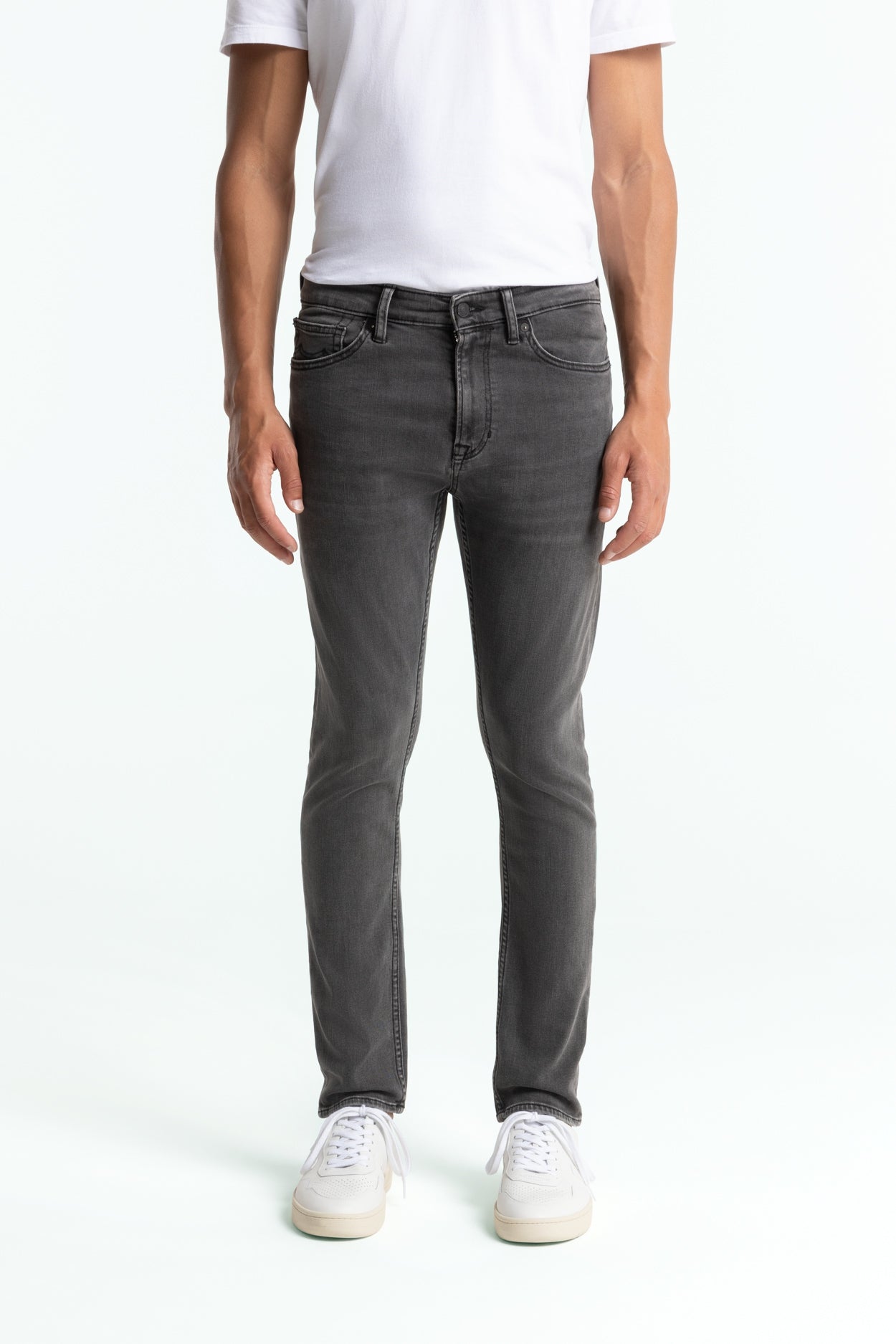 Kings Of Indigo Herren vegan Jeans John Used Grau