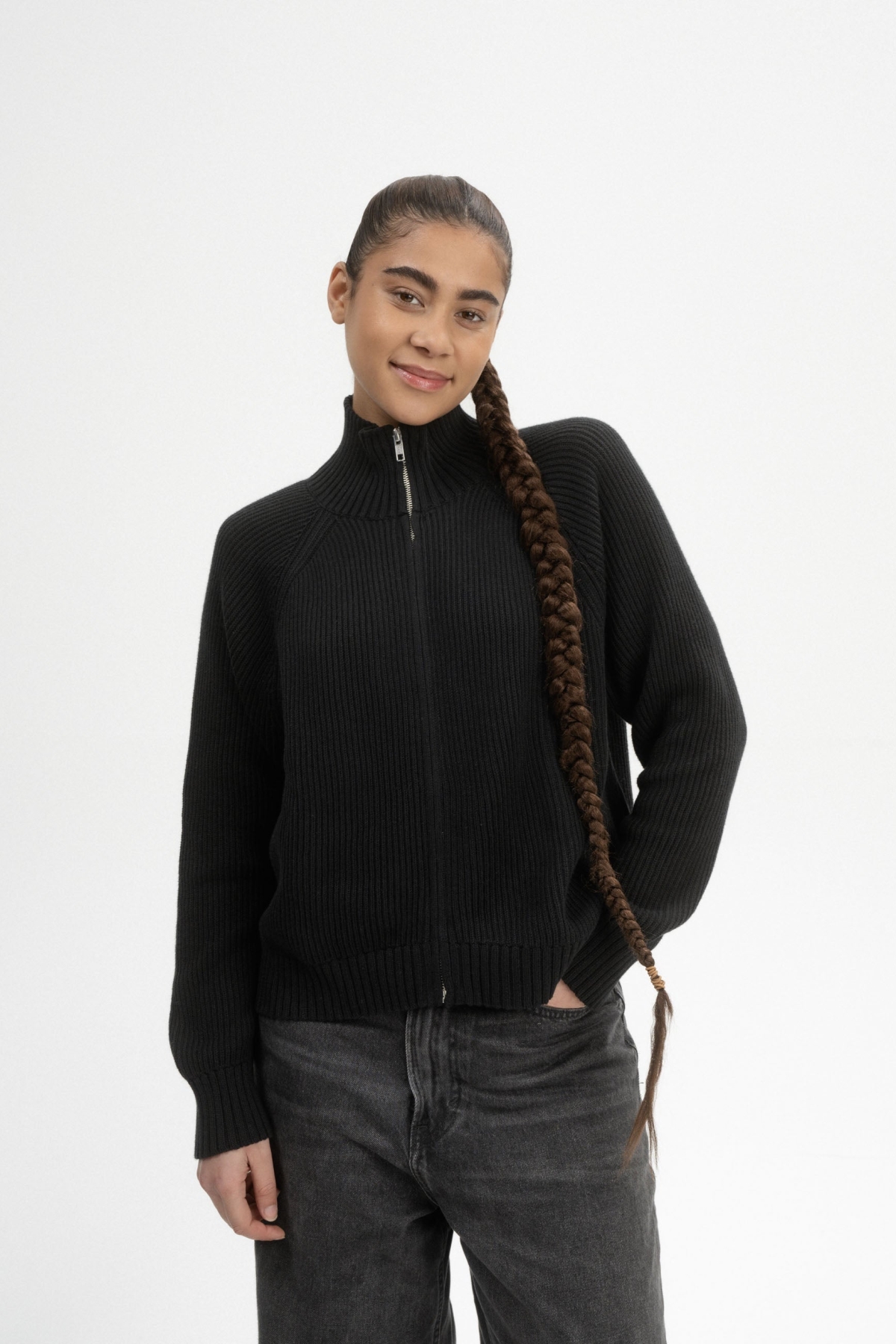MELA Damen vegan Strickjacke Rippe Kamuka Schwarz