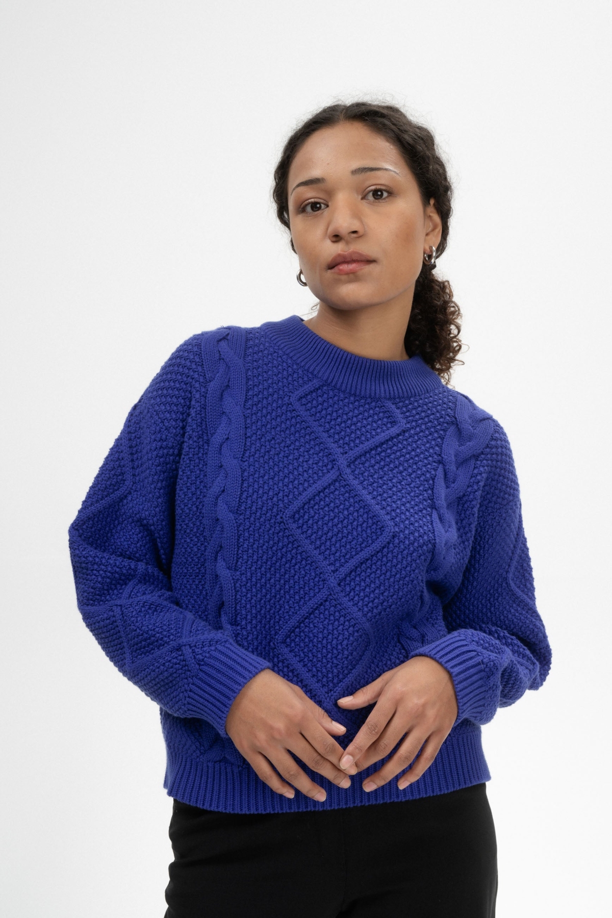 MELA Damen vegan Strickpullover Cable Samaira Bold Blue