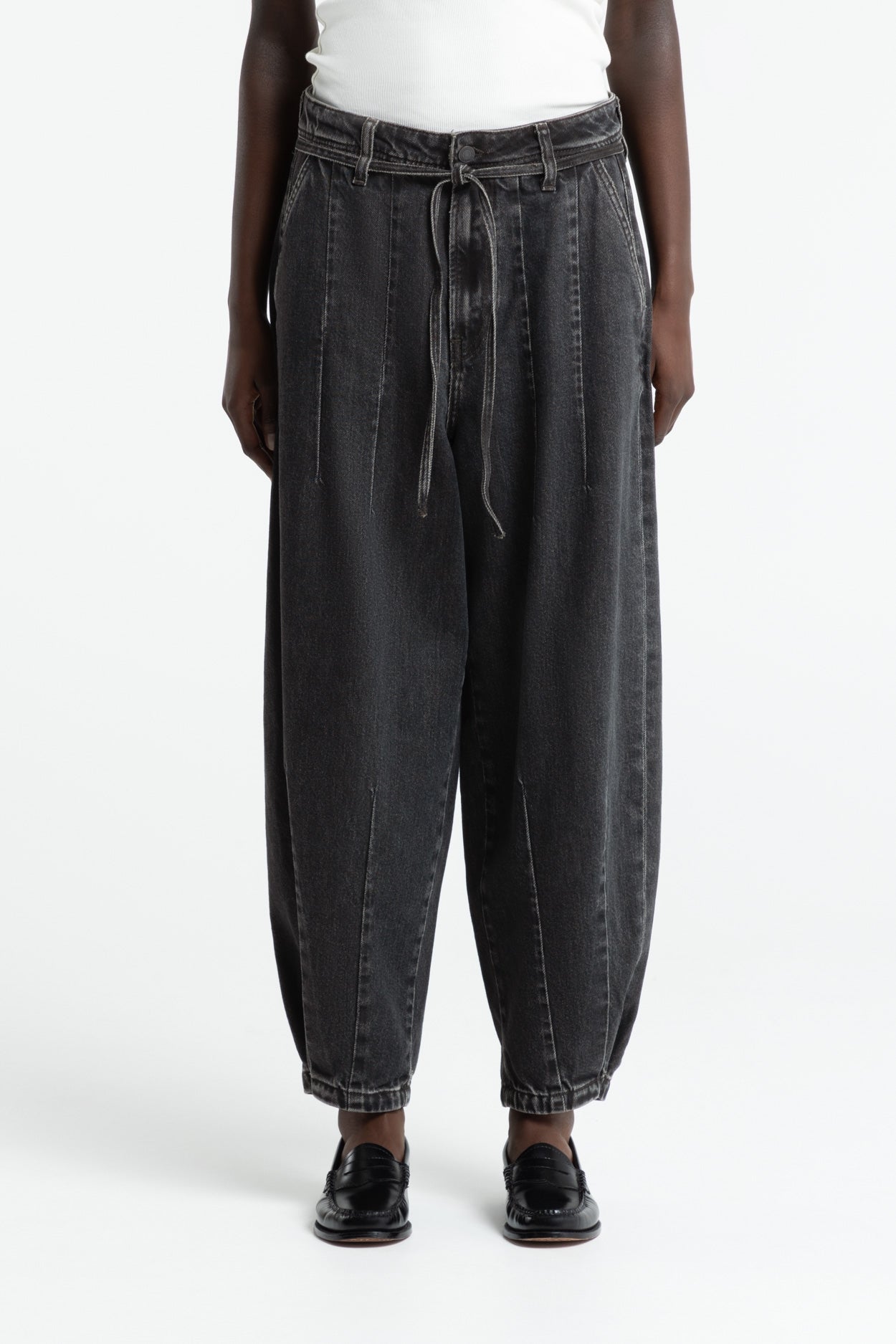 Kings Of Indigo Damen vegan Hose Oujou Braun Schwarz