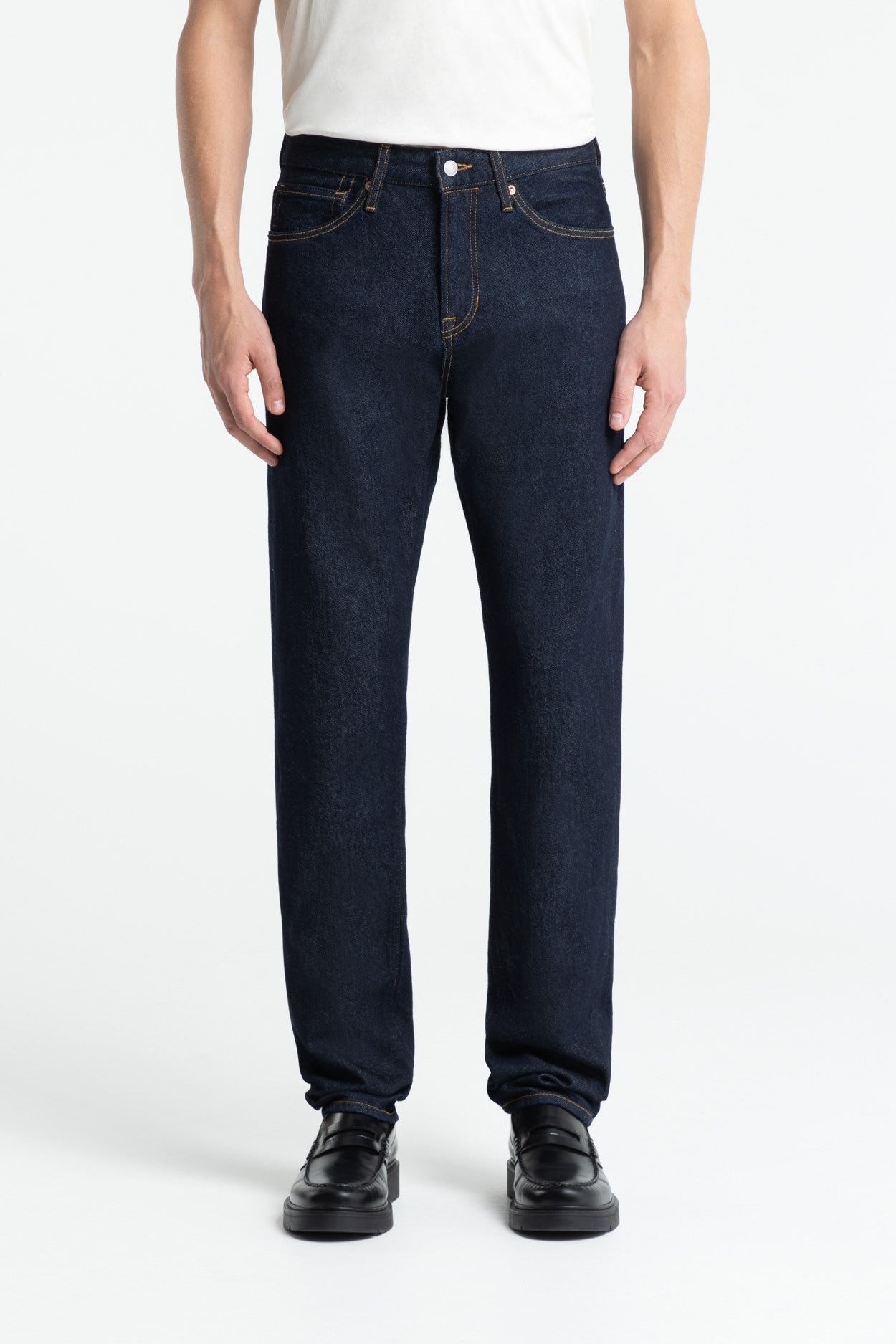 Kings Of Indigo Herren vegan Jeans Addo Tapered Blau Rinse
