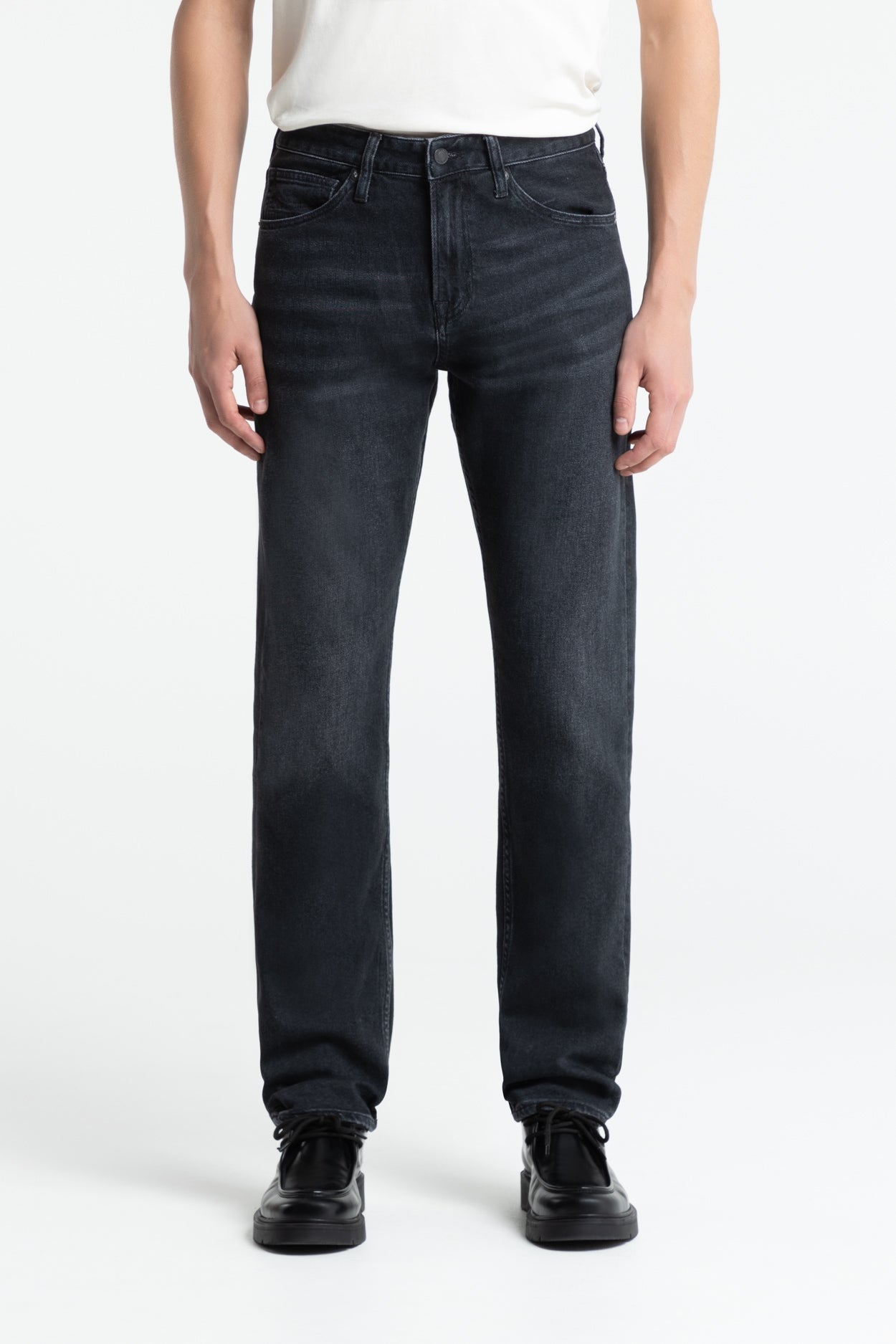 Kings Of Indigo Herren vegan Jeans Addo Schwarz