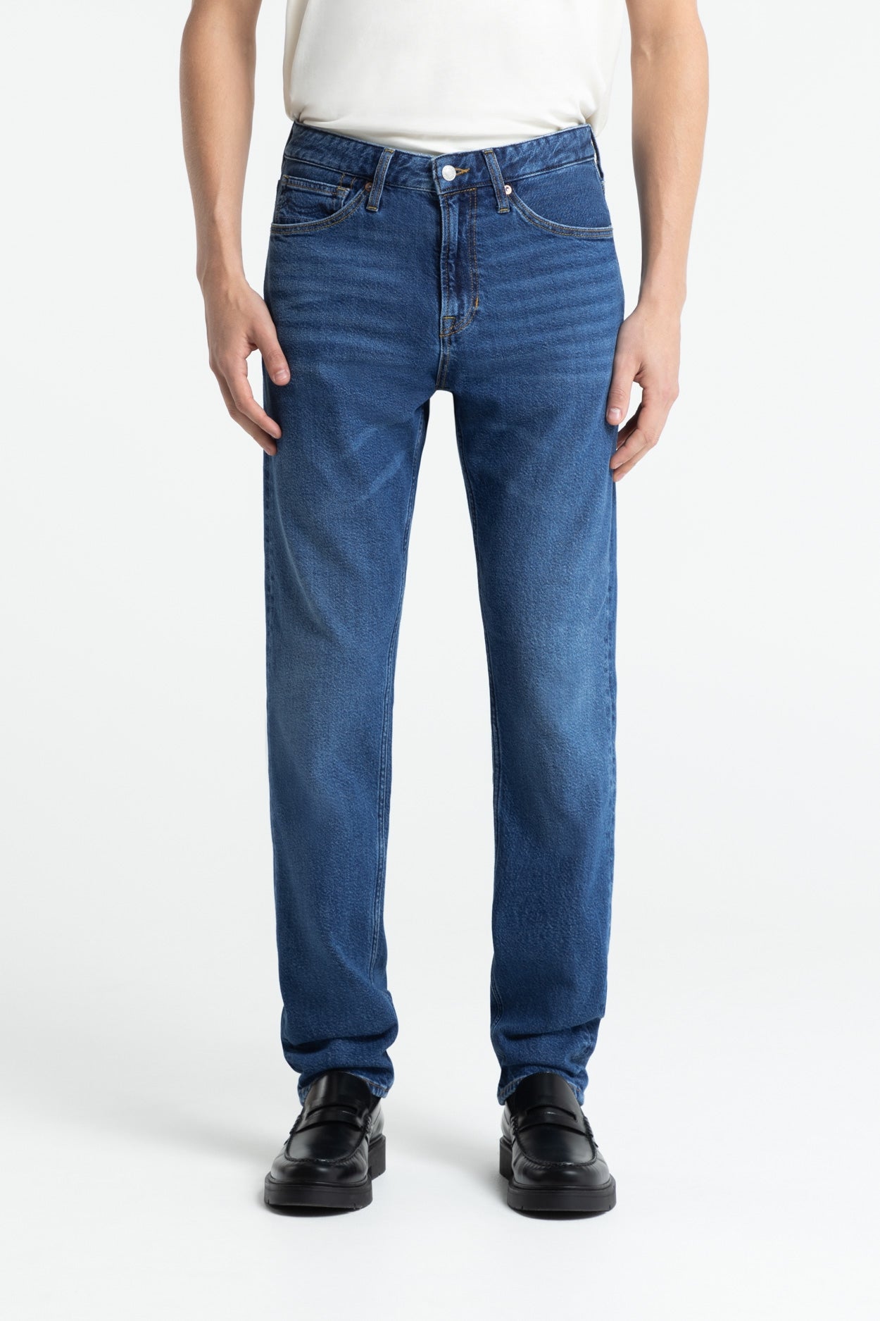Kings Of Indigo Herren vegan Jeans Addo Mittelblau