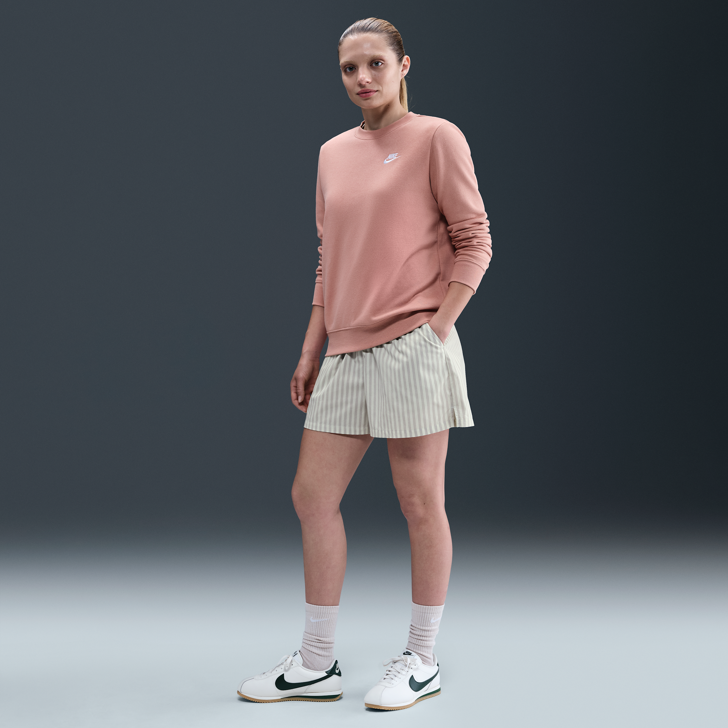 Nike Sportswear Chill Poplin ruimvallende gestreepte damesshorts met halfhoge taille - Grijs