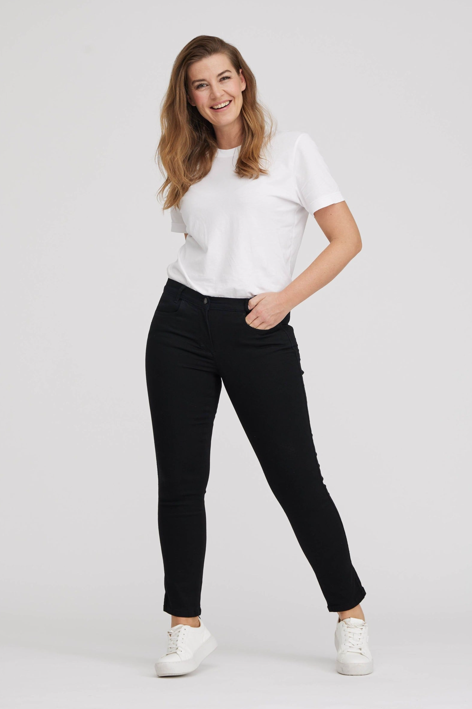 LAURIE Damen vegan Hose Serene 5-Pocket Regular Short Length Schwarz