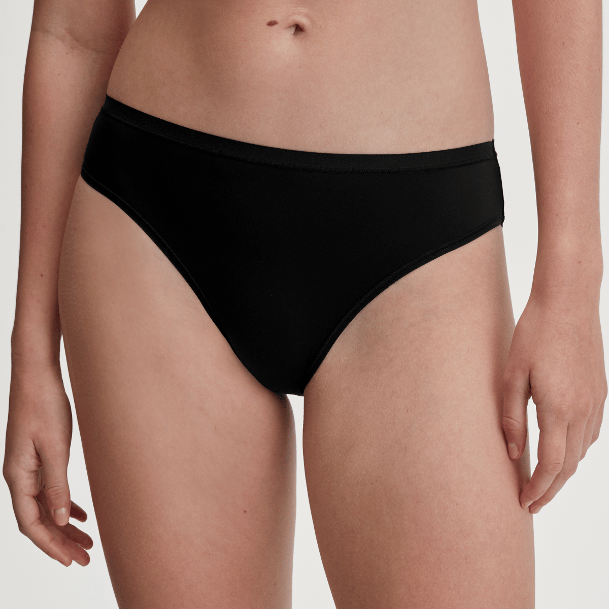 Calida Sleek Skin tai slip, zwart