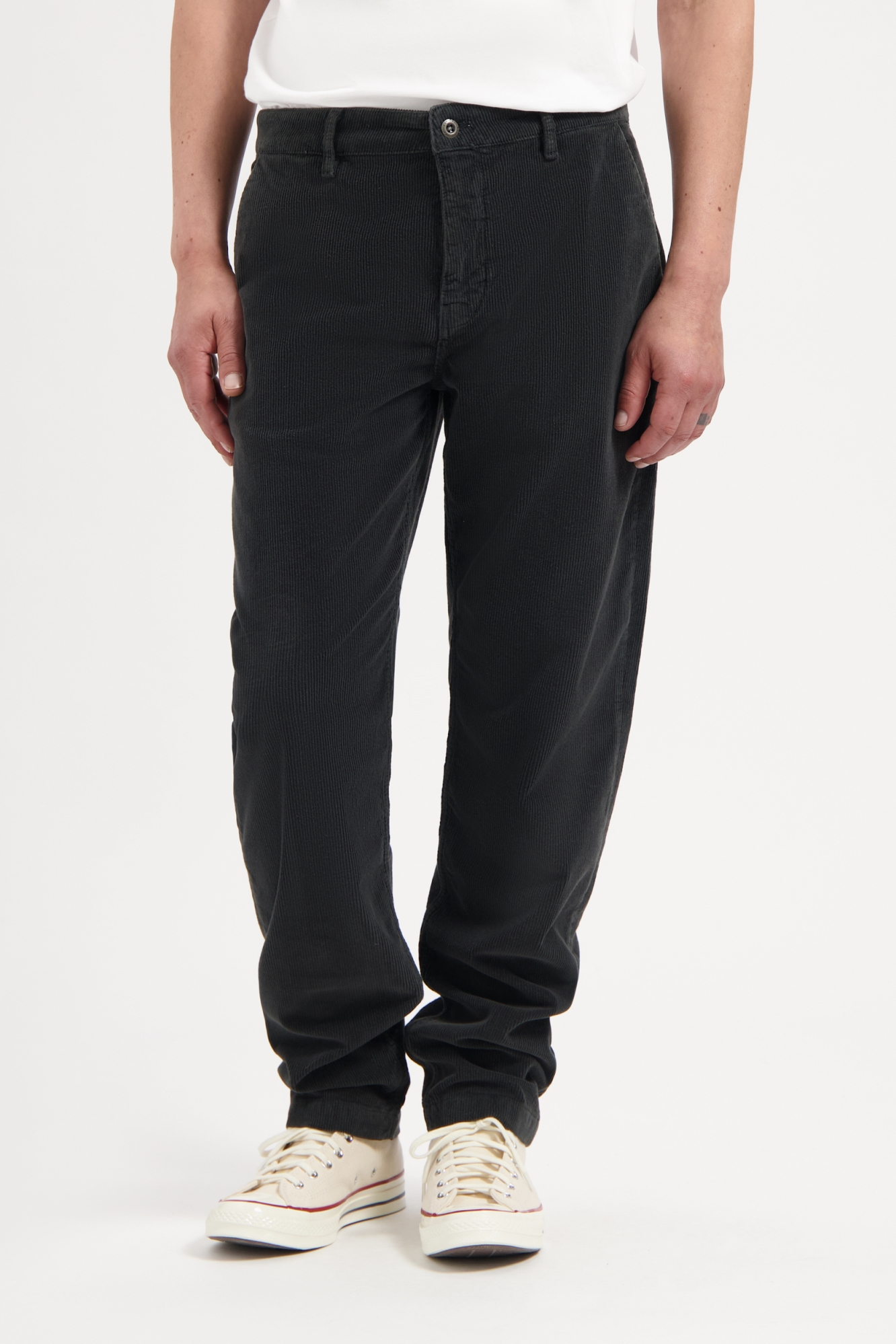 Kuyichi Herren vegan Hose Corduroy Darren Woodland Grey