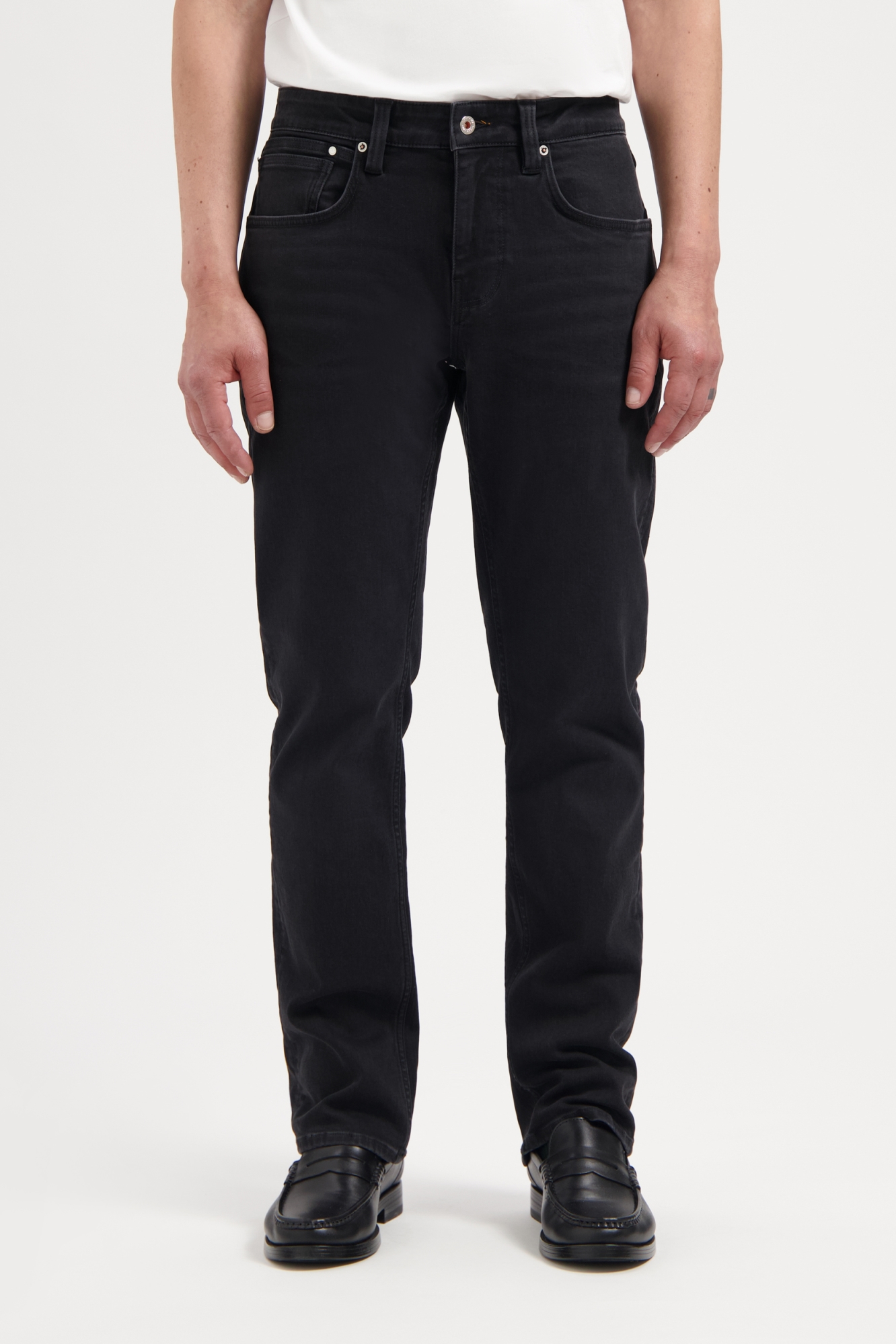 Kuyichi Herren vegan Jeans Straight Nick Worn Schwarz