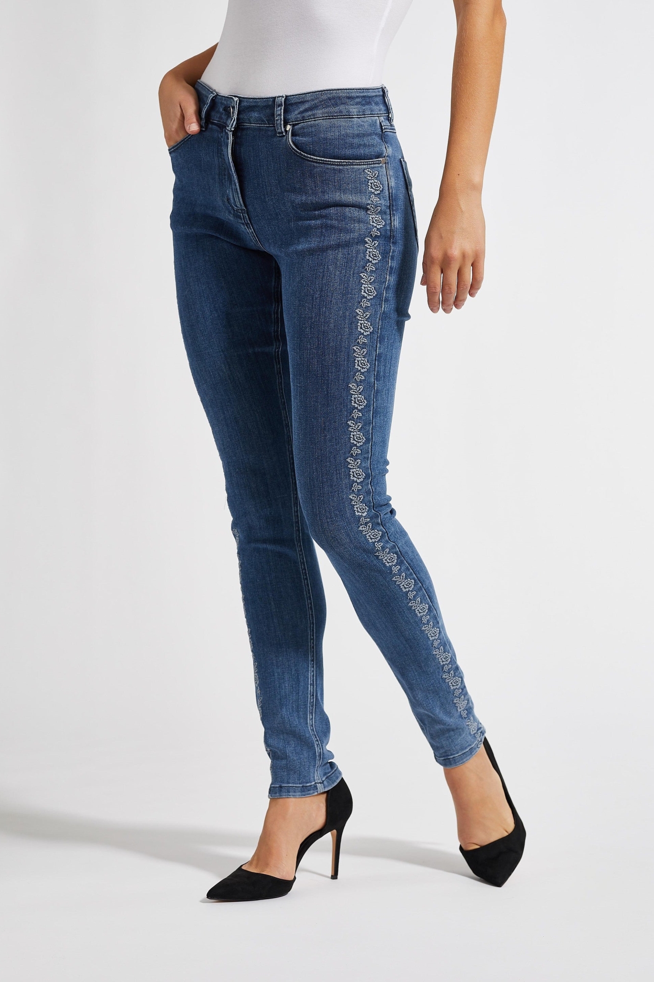 LAURIE Damen vegan Skinny Jeans Olivia Stickerei Ml Medium Blue Denim