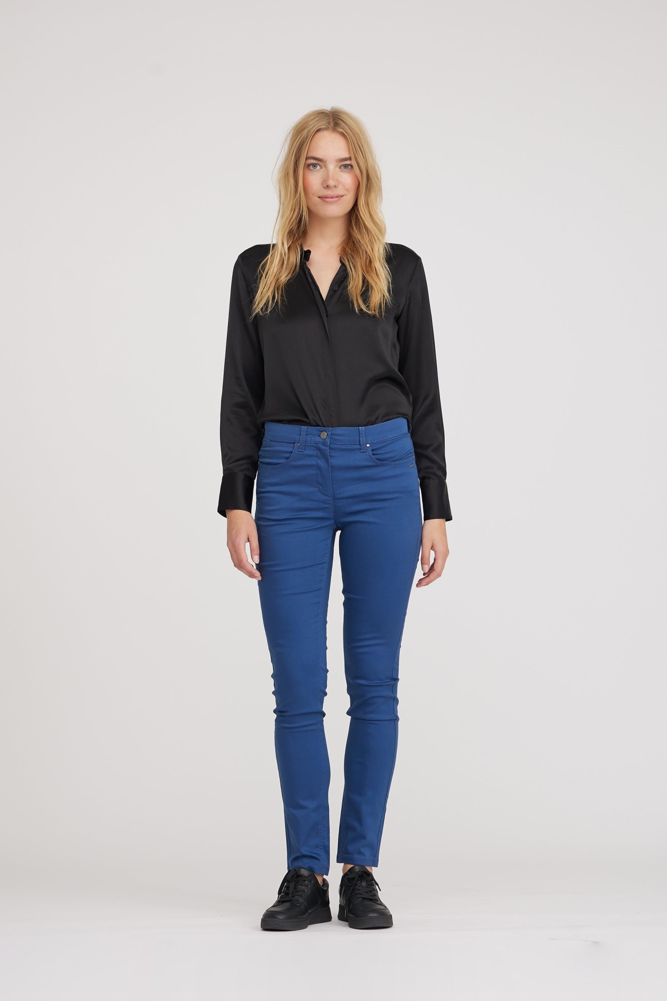 LAURIE Damen vegan Hose Laura Slim Medium Length Nordic Blue