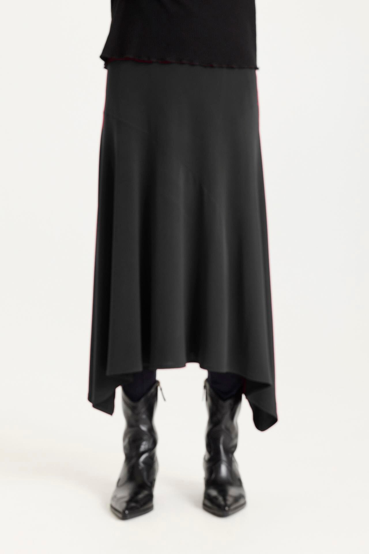 IN FRONT TINA SKIRT 16898 999 (Black)
