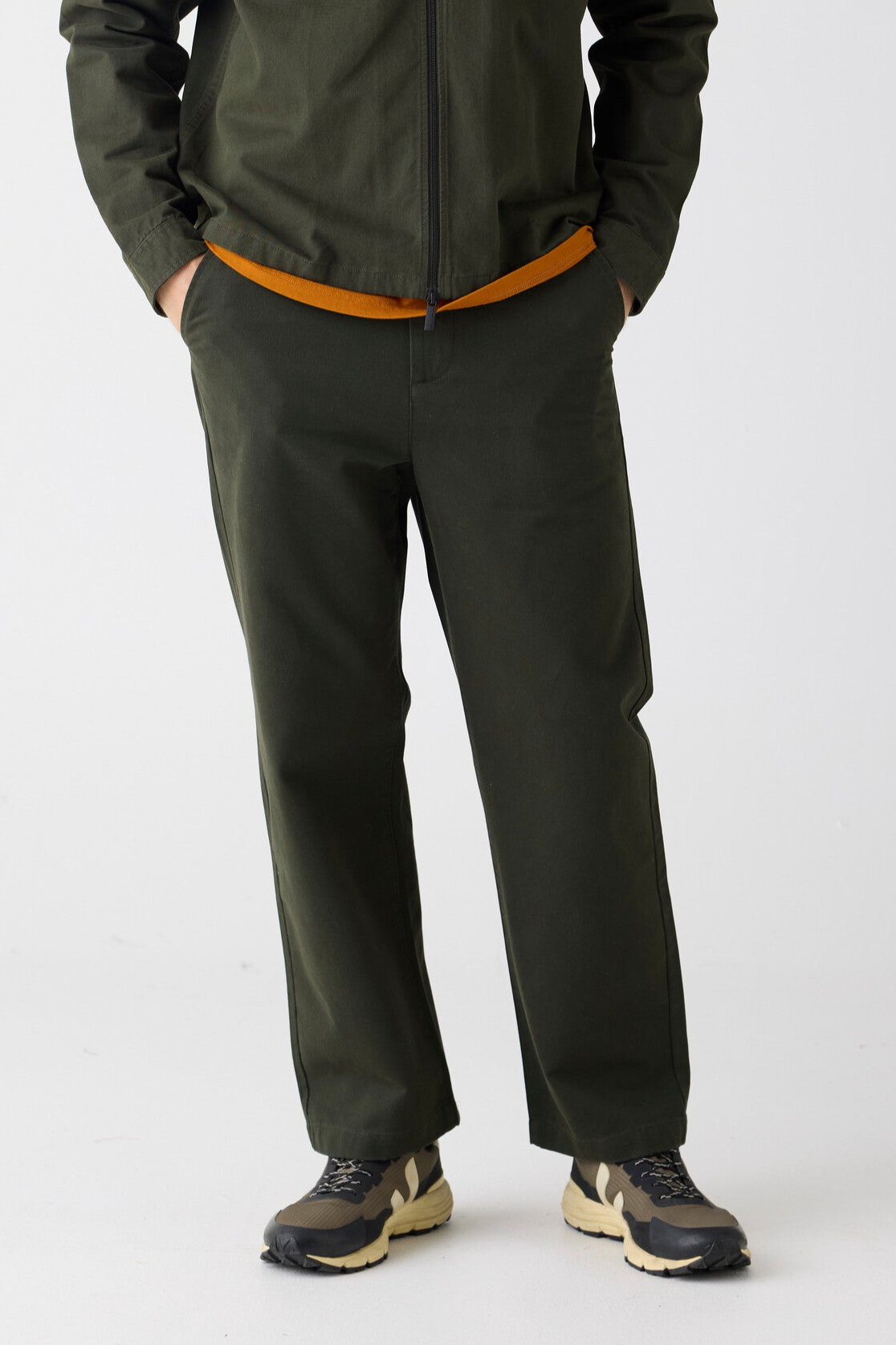 KnowledgeCotton Apparel Herren vegan Chino-Hose Flint Wide Forrest Night Green