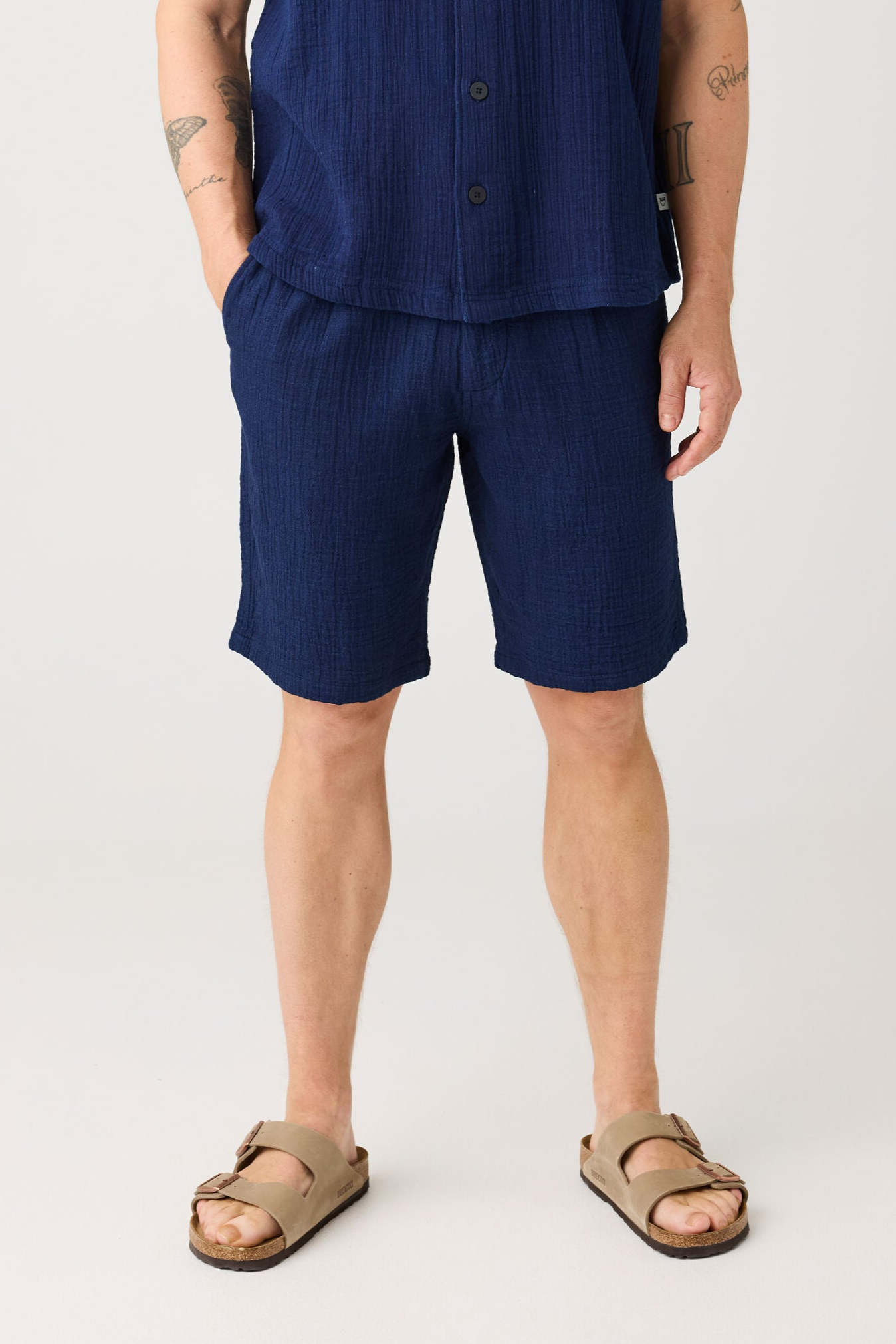 KnowledgeCotton Apparel Herren vegan Shorts Loose Dobby Fig Indigo