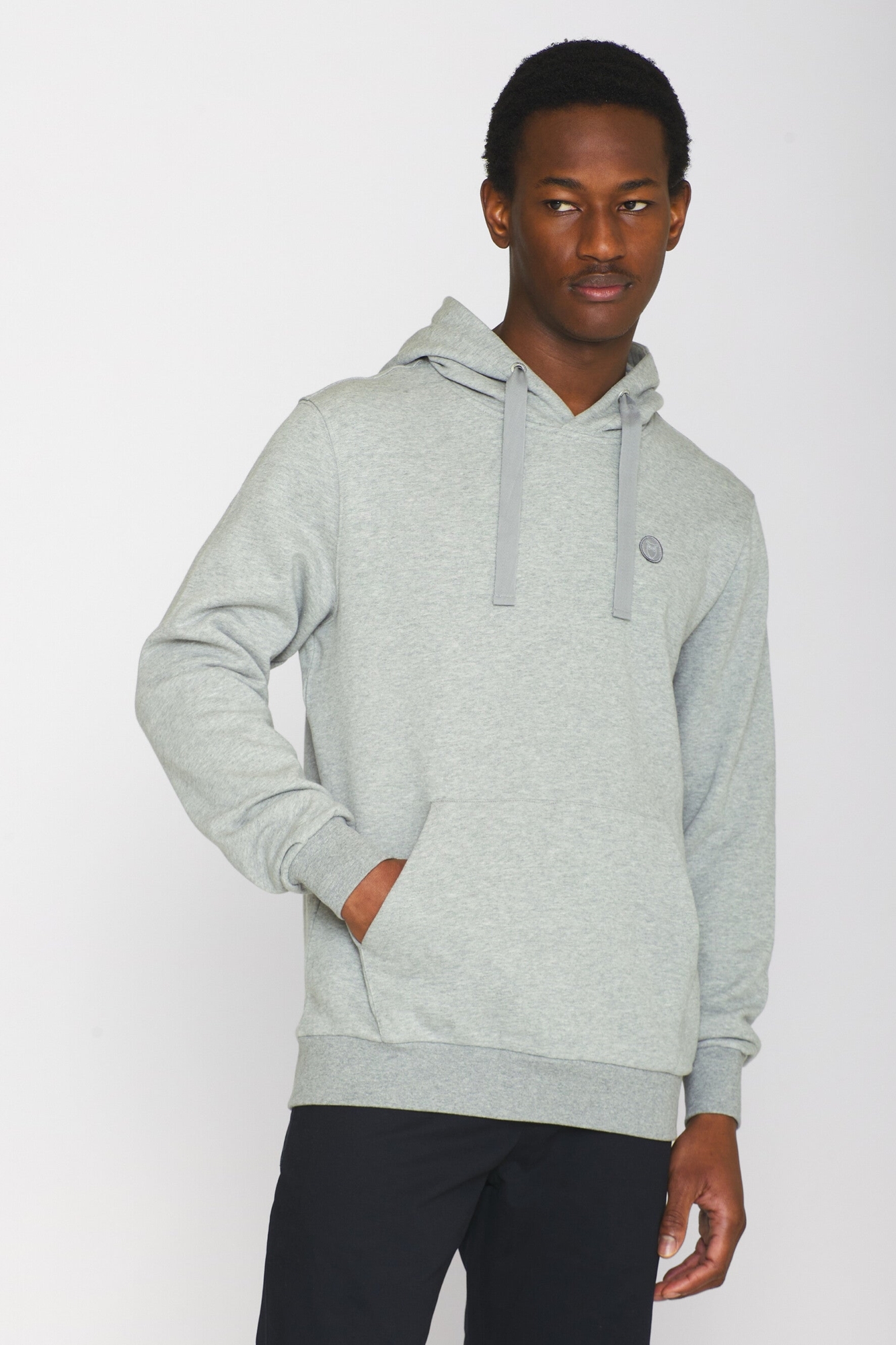 KnowledgeCotton Apparel Herren vegan Hoodie Basic Badge Grau Melange