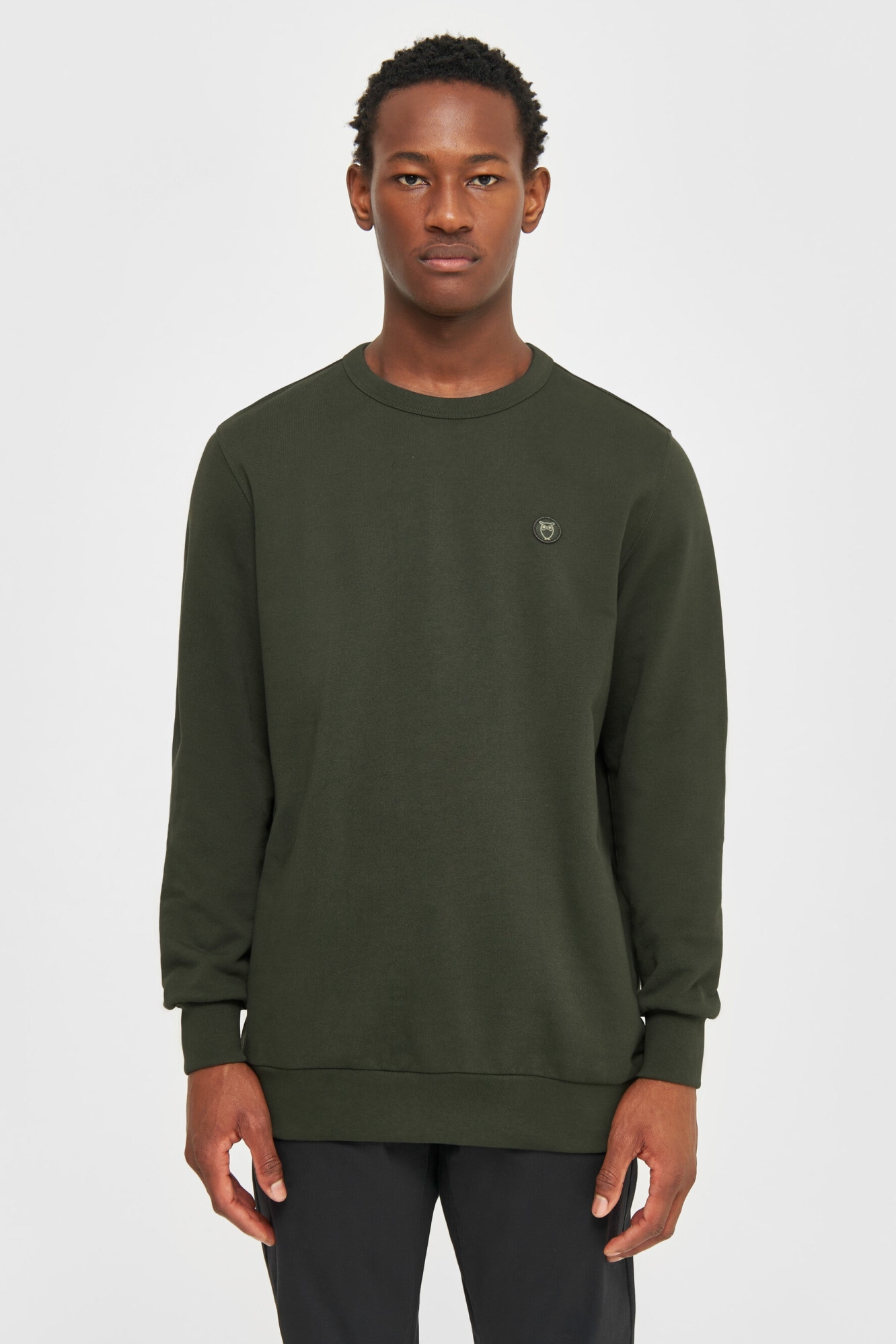 KnowledgeCotton Apparel Herren vegan Sweatshirt Basic Abzeichen Forrest NachtgrÃ¼n