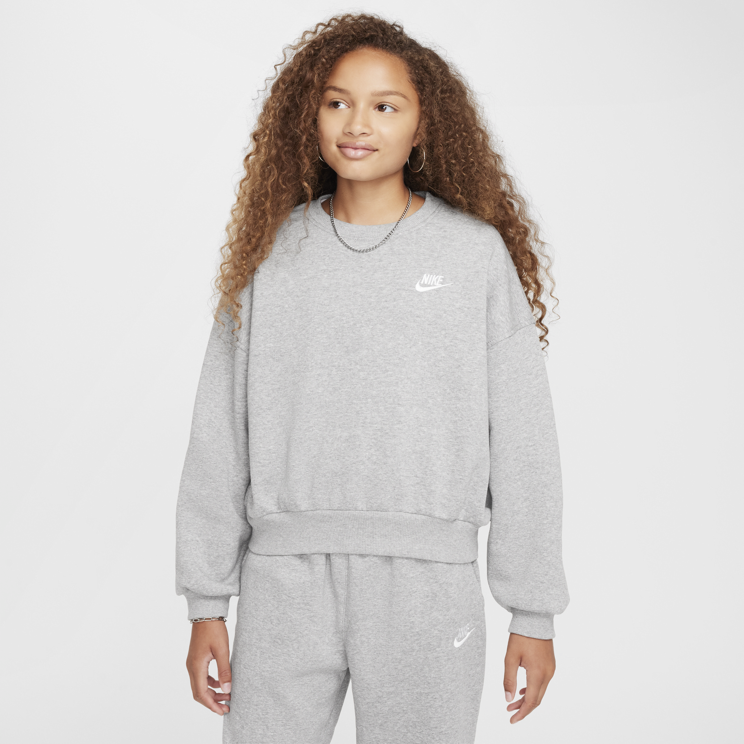 Nike Club Fleece sweatshirt met ronde hals en recht design voor meisjes - Grijs