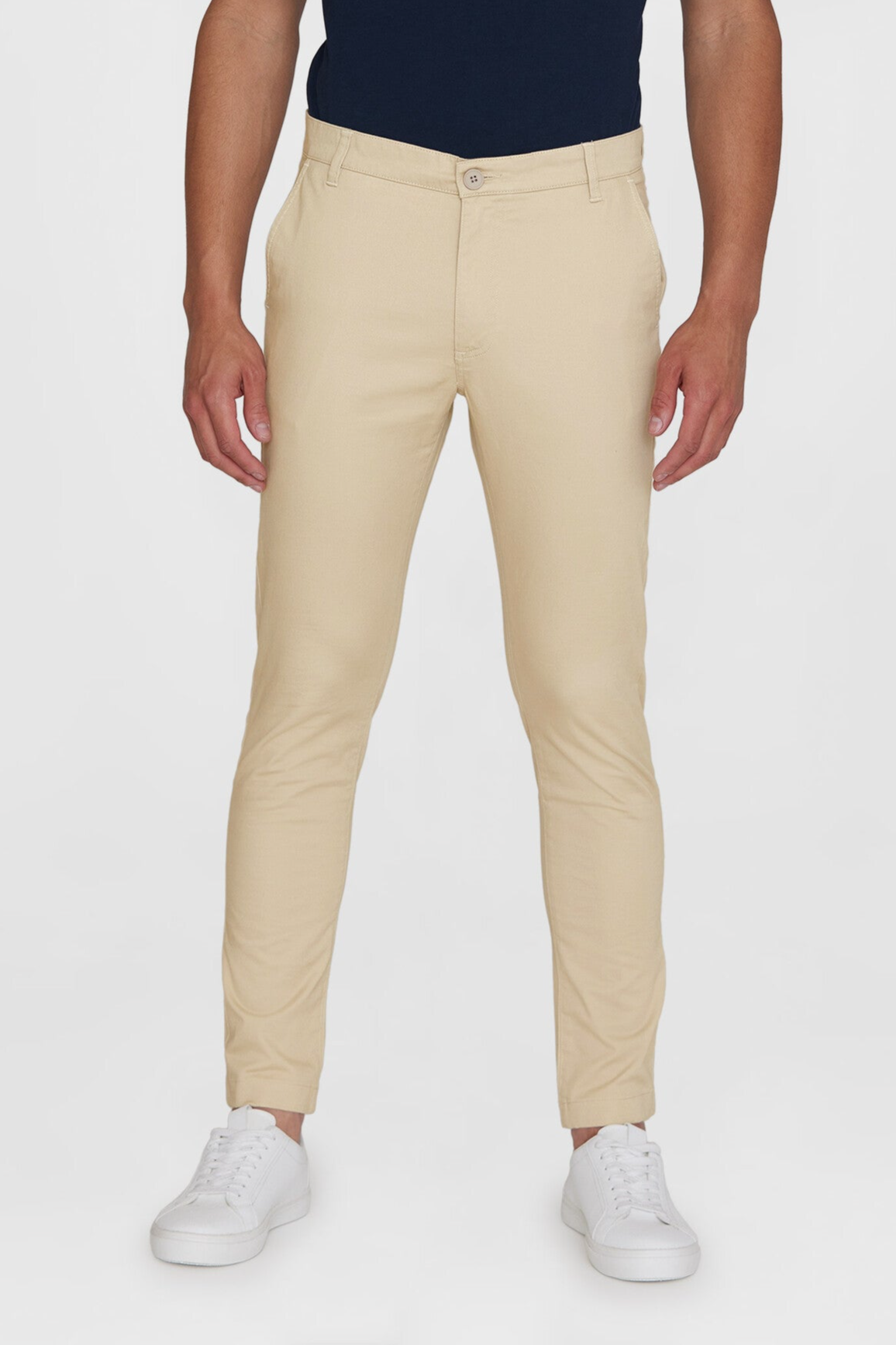 KnowledgeCotton Apparel Herren vegan Chino Hose Luca Slim Twill Light Feather Gray