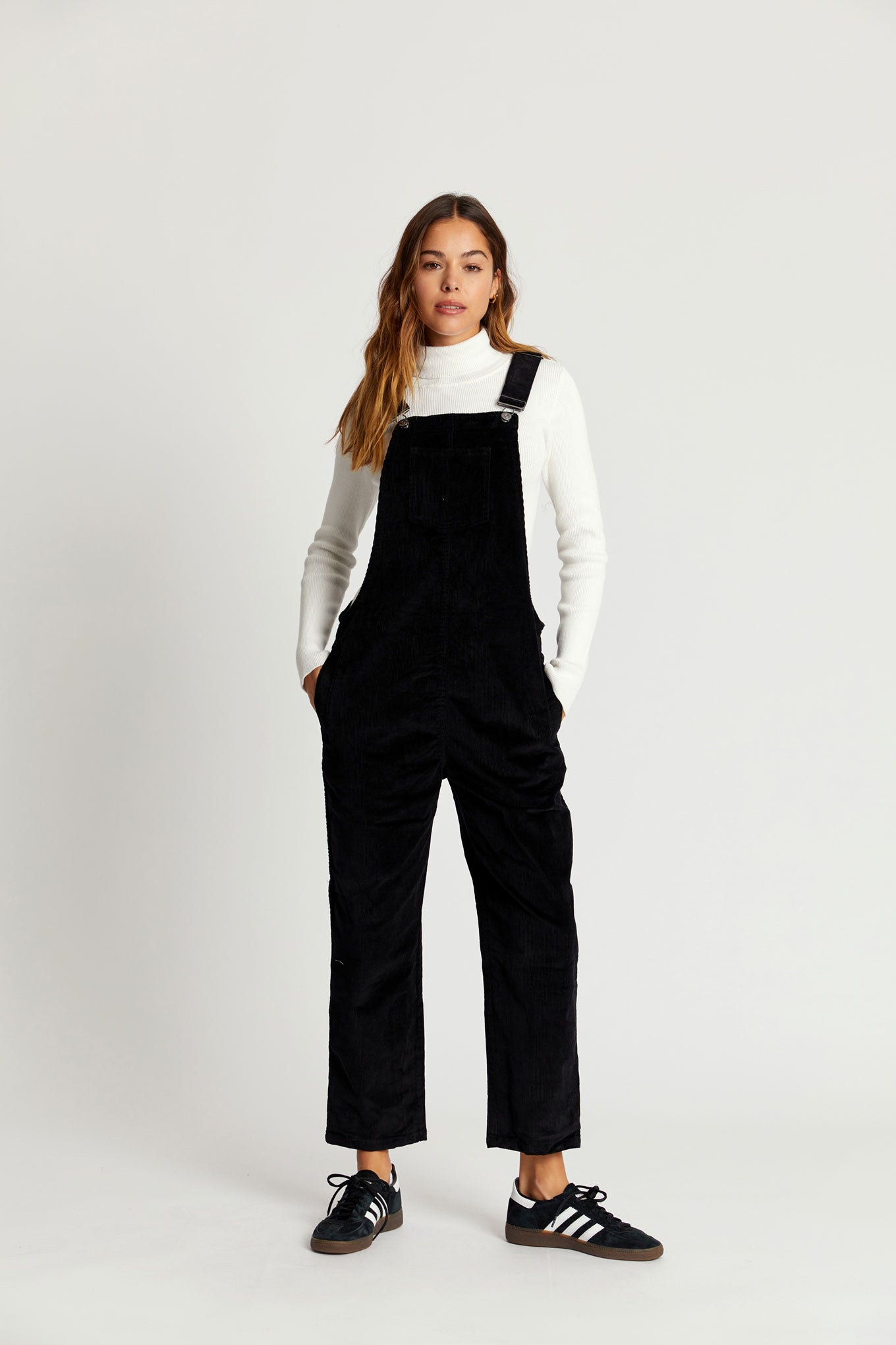 KOMODO Damen vegan Joy Latzhose Schwarz
