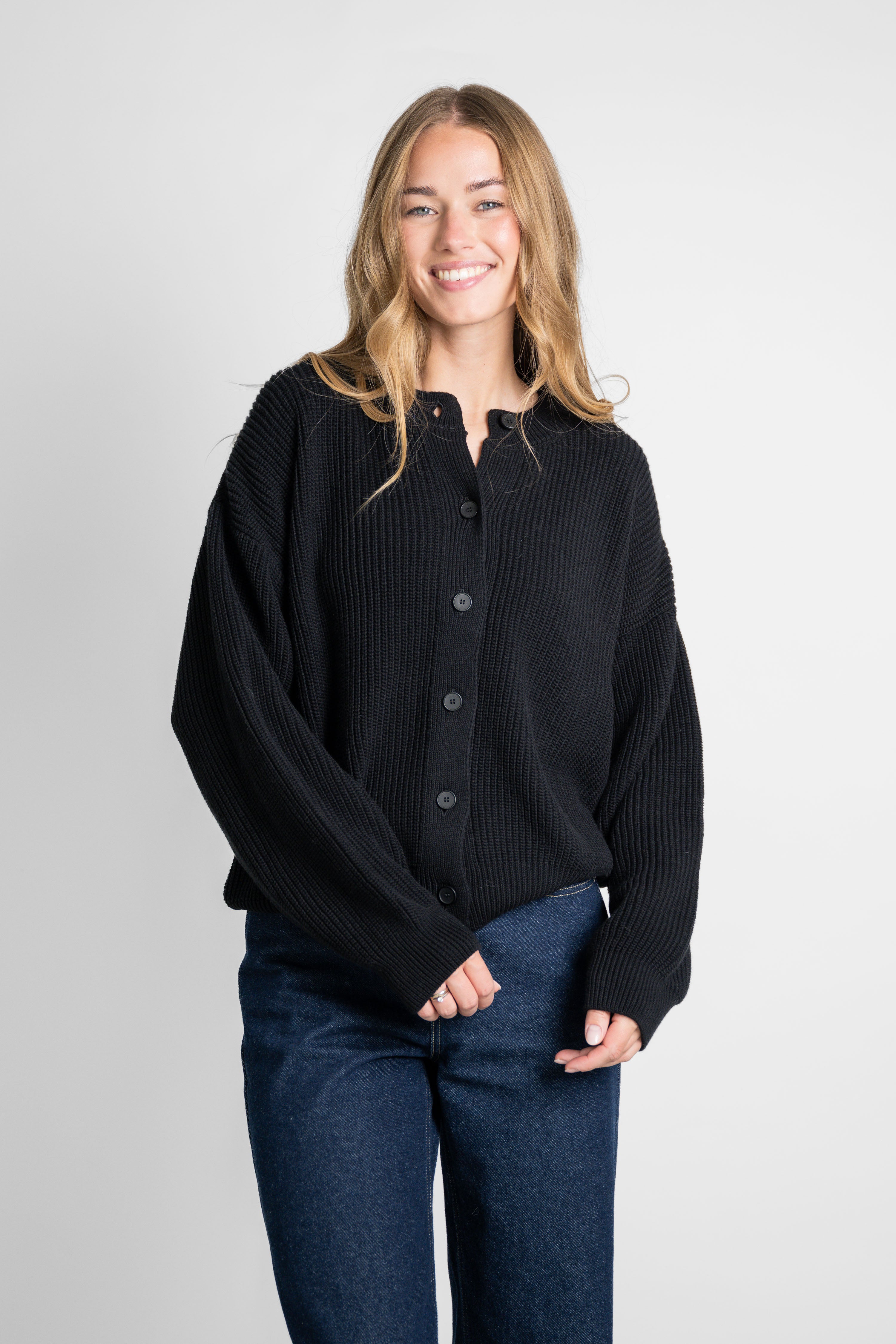 STORY OF MINE Damen vegan Strickjacke Boxy Schwarz