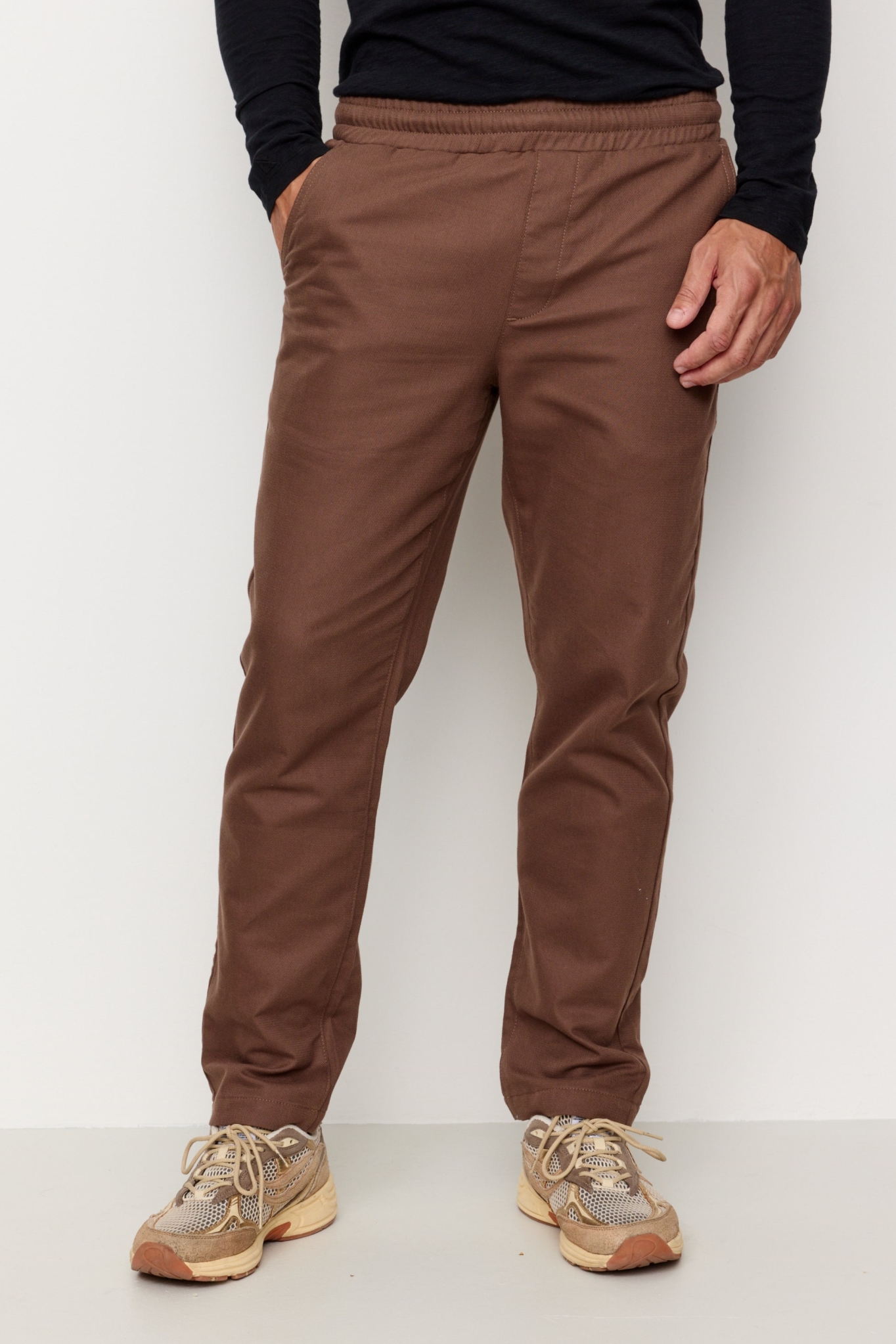 Recolution Herren vegan Chinohose Tamarind Kaffeebraun