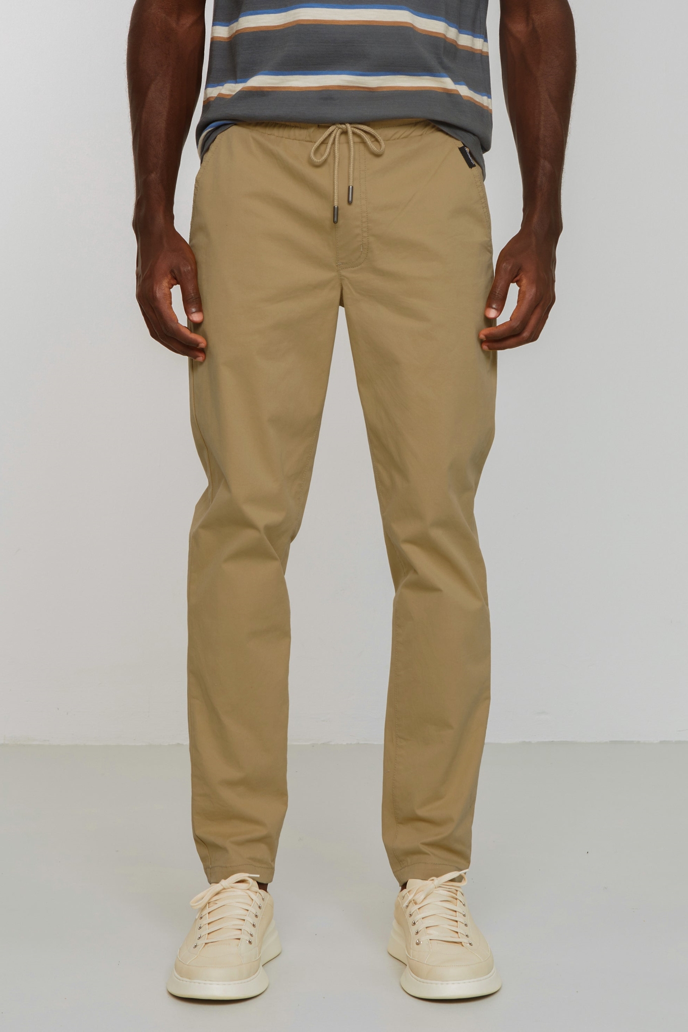 Recolution Herren vegan Chino Sweatpants Taro Dark Sand